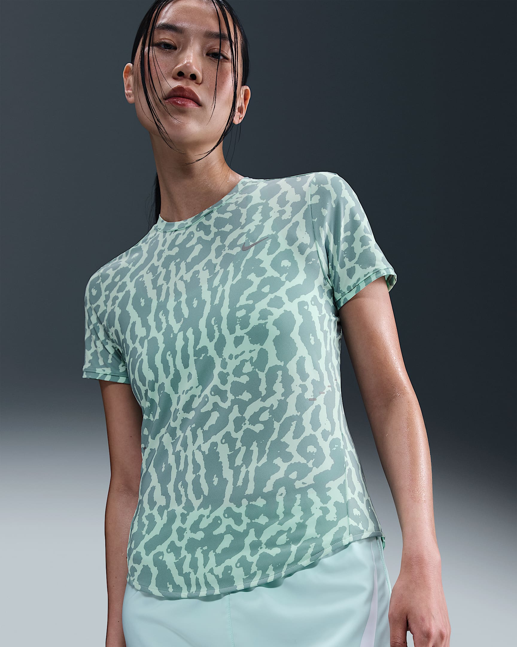 ナイキ スウィフト ウィメンズ Dri-FIT ショートスリーブ ランニングトップ - ミントフォーム/キャノン