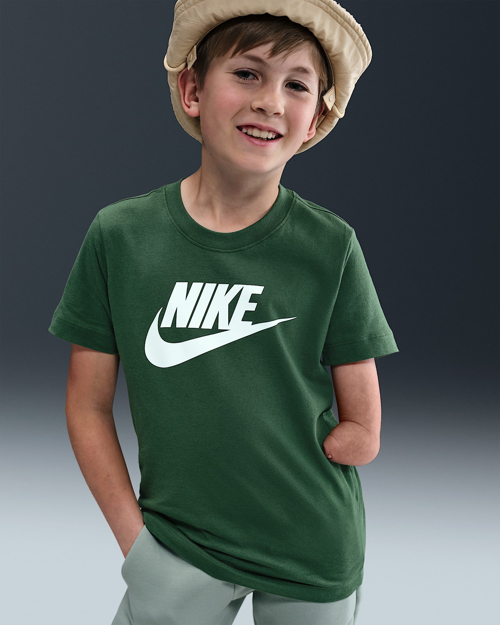 Nike Sportswear Older Kids' T-Shirt - Fir