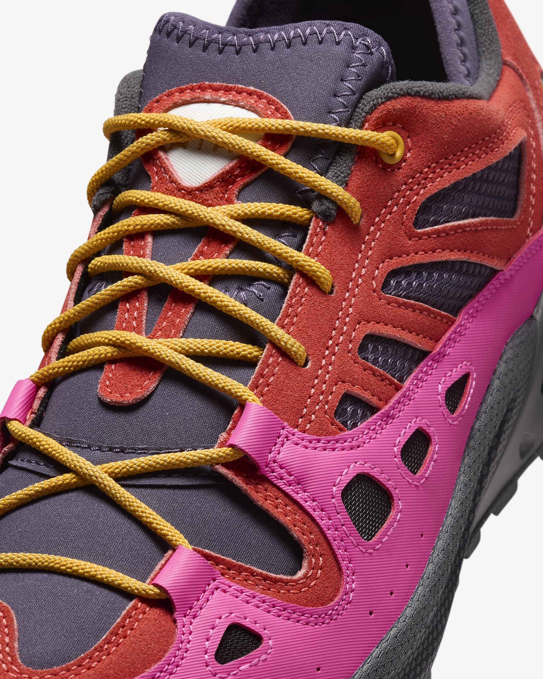 Nike ACG Air Exploraid Schuh (Herren) - Light Wild Mango/Dark Raisin/Laser Fuchsia/University Gold