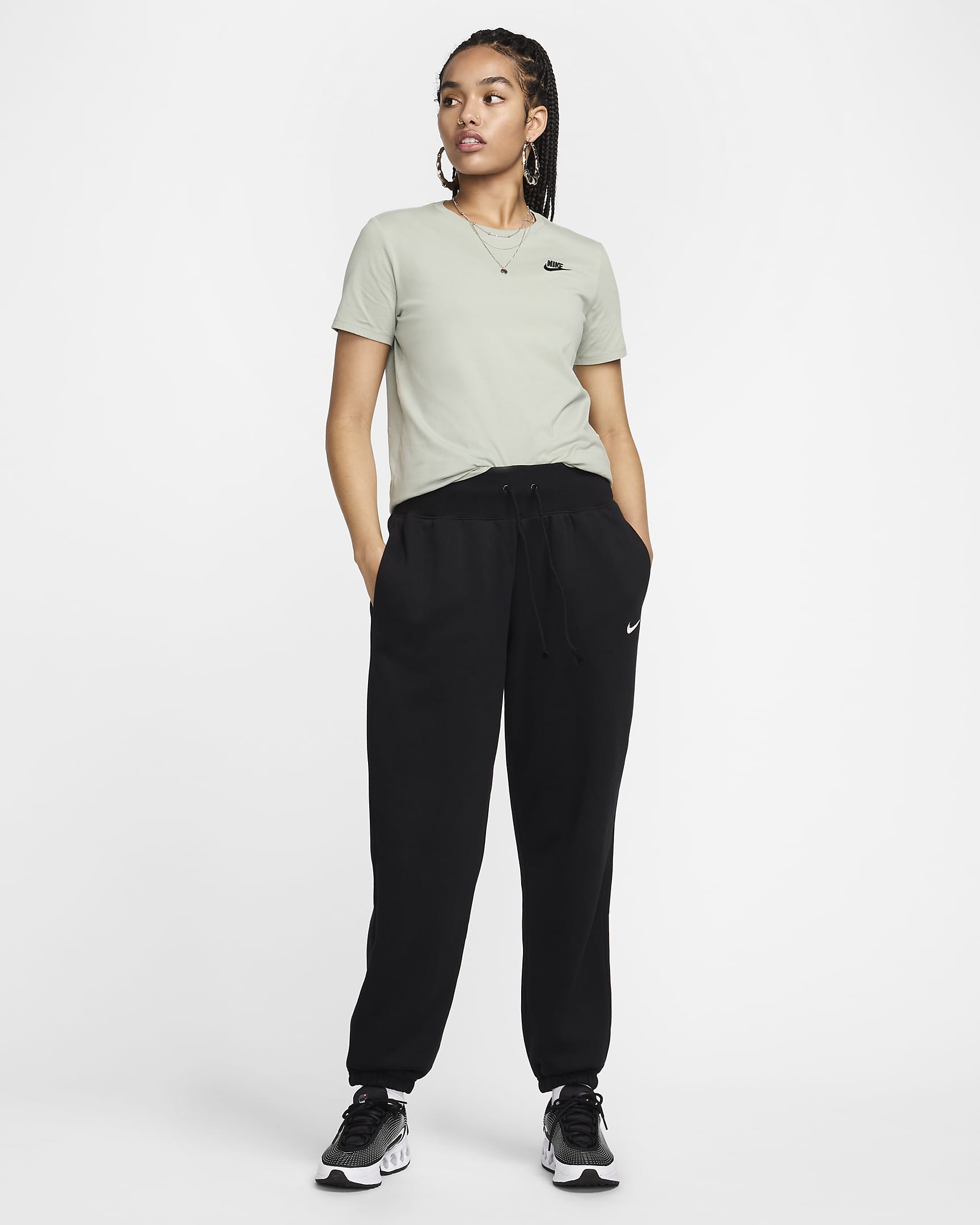 Nike Sportswear Club Essentials Damen-T-Shirt - Jade Horizon/Schwarz