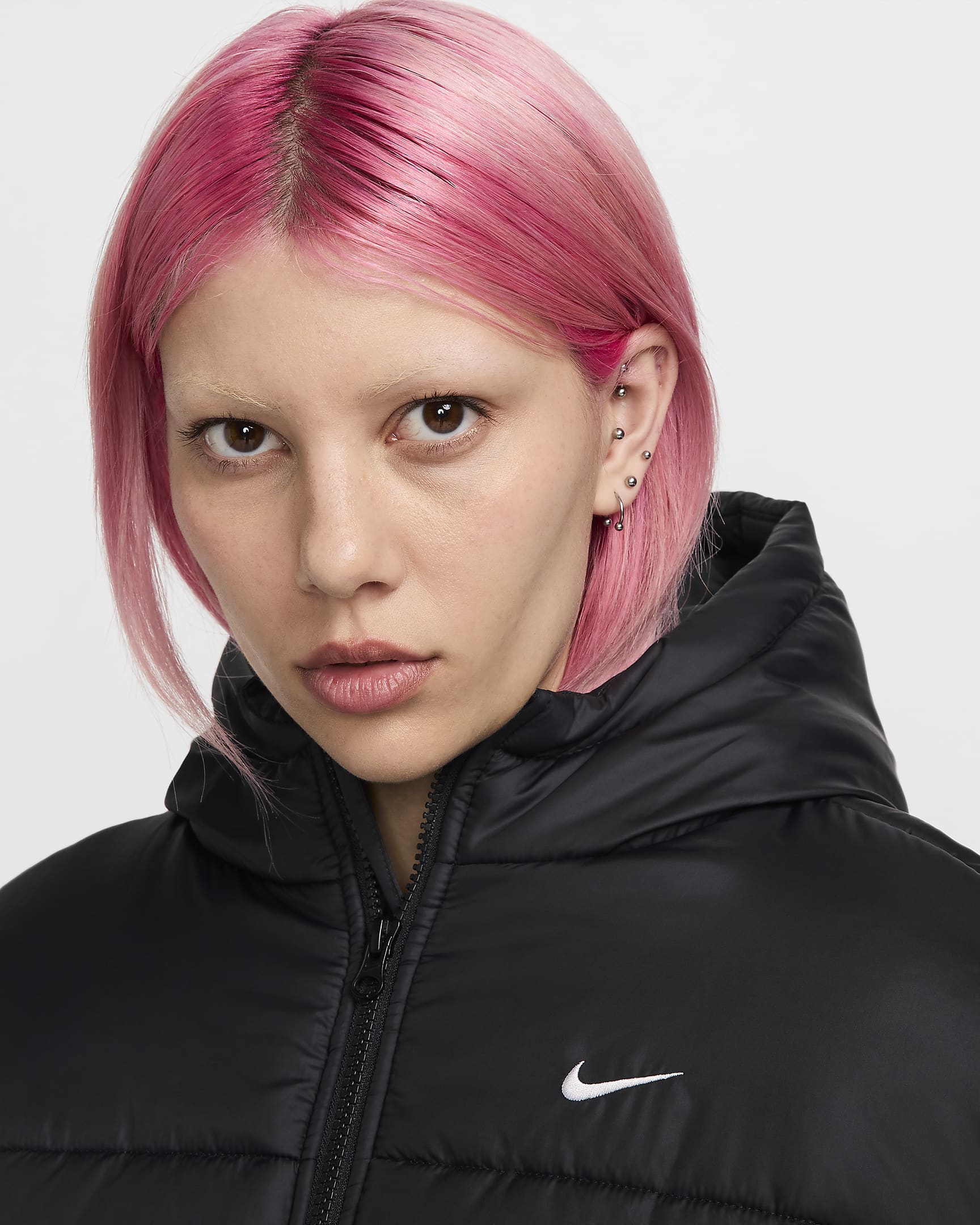 Casaco folgado com capuz Therma-FIT Nike Sportswear Classic Puffer para mulher - Preto/Branco