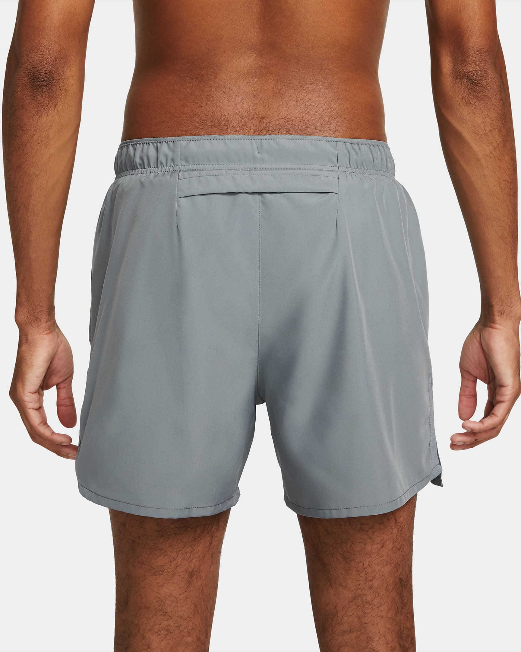 Shorts de correr Dri-FIT de 13 cm con forro de ropa interior para hombre Nike Challenger - Gris humo/Gris humo/Negro