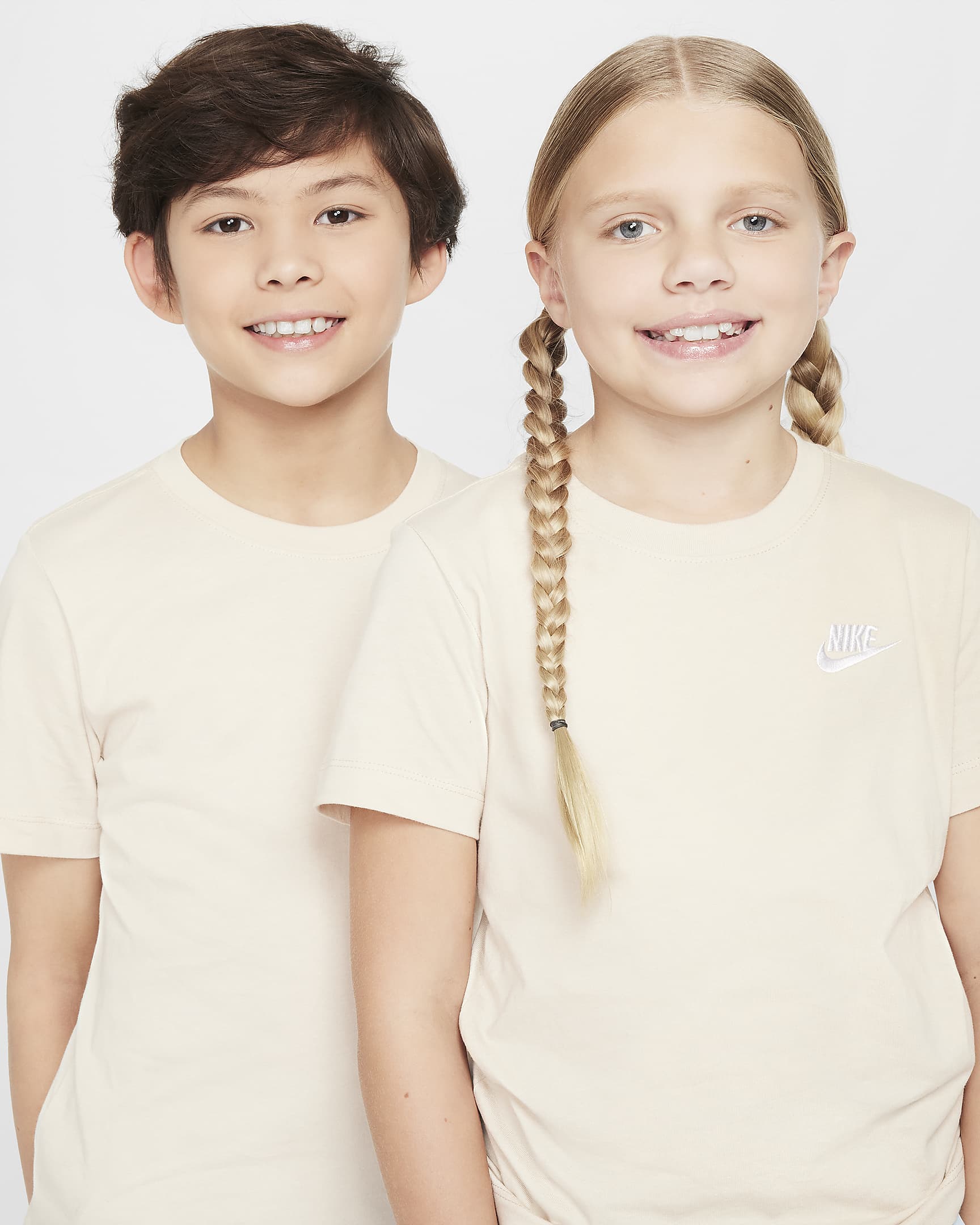 Playera para niños talla grande Nike Sportswear - Duna