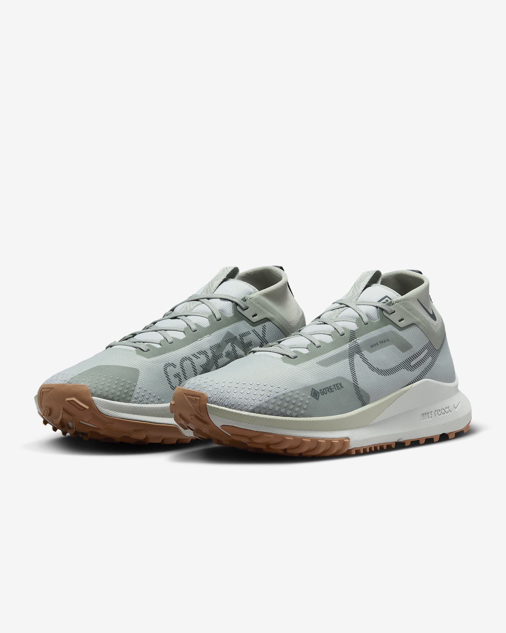 Nike Pegasus Trail 4 GORE-TEX wasserdichter Traillaufschuh für Herren - Jade Horizon/Light Silver/Gum Medium Brown/Vintage Green