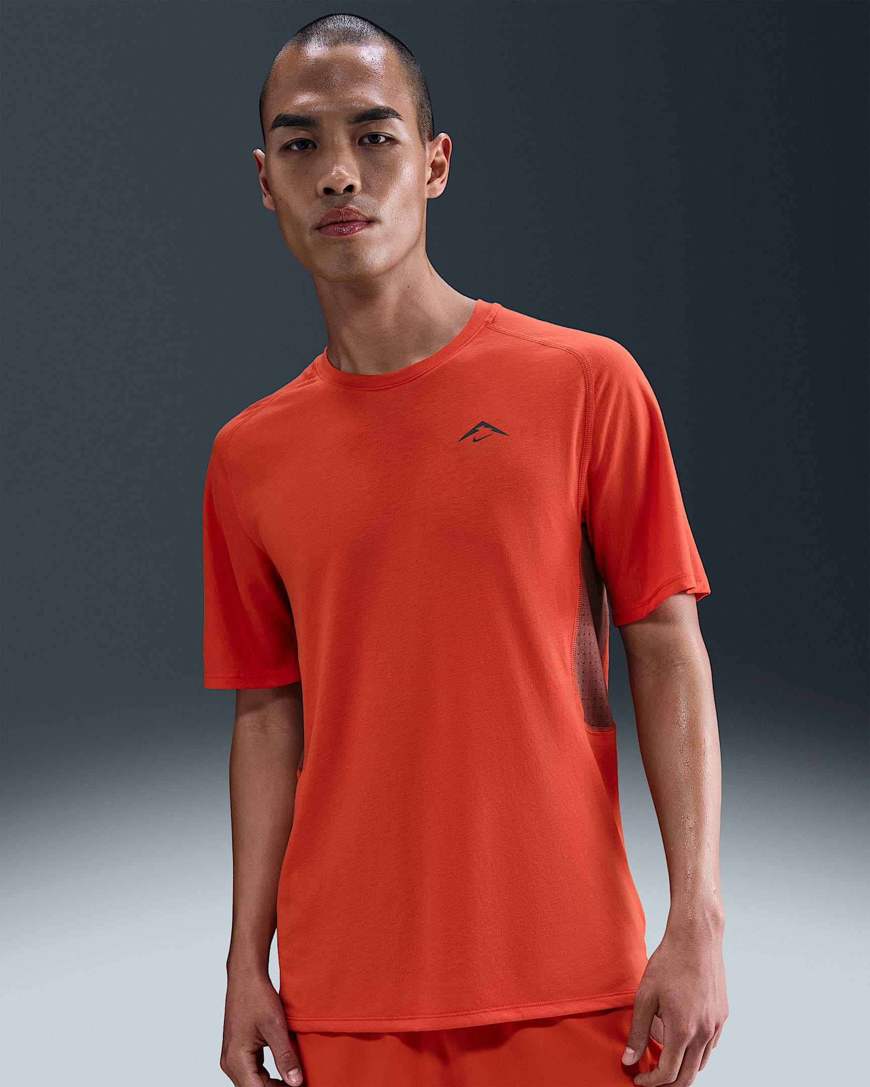 Nike Trail Solar Chase Men's Dri-FIT ADV Short-Sleeve Running Top - Picante Red/Black