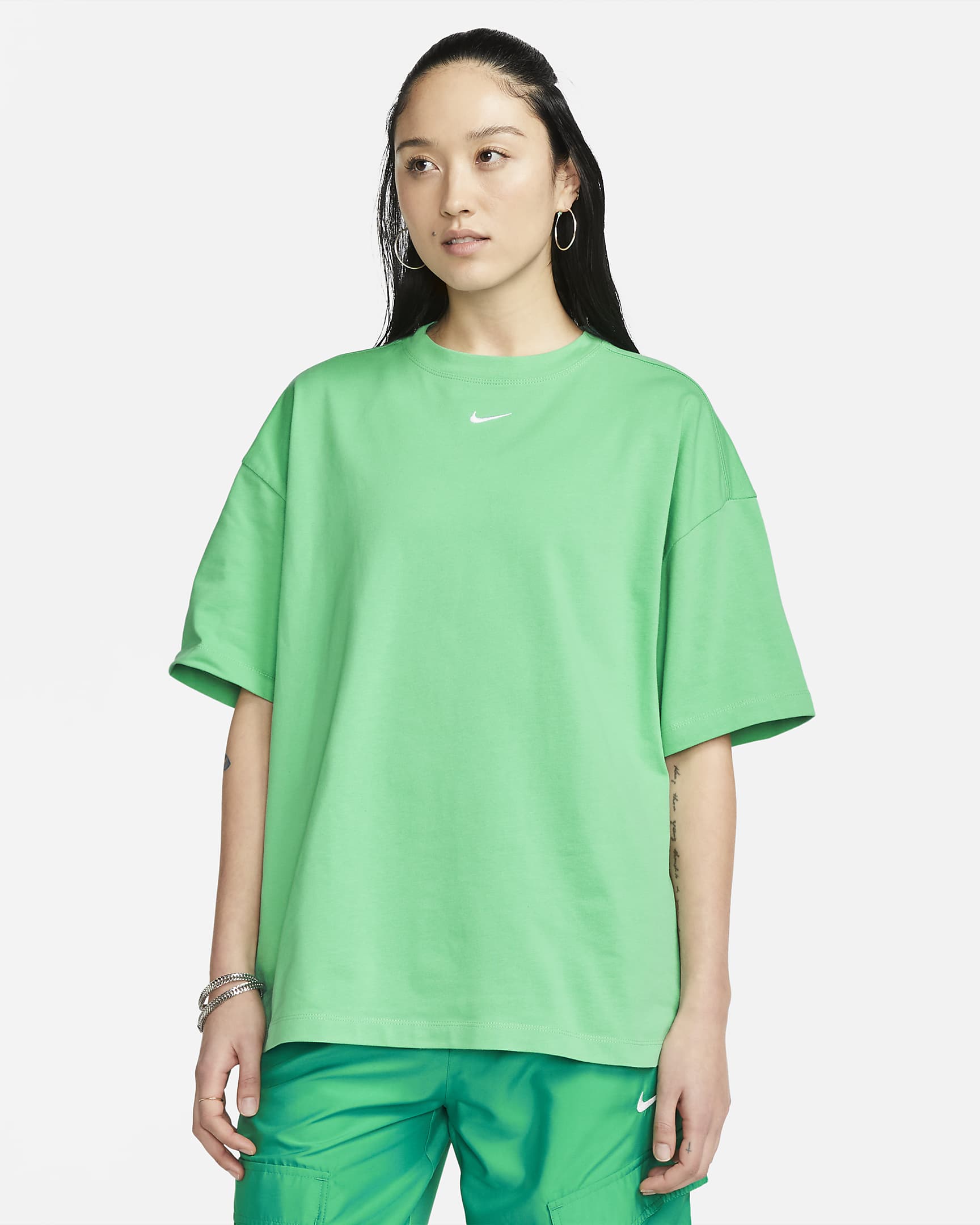 Nike Sportswear Essential Women's Oversized short-sleeve T-Shirt. Nike IN