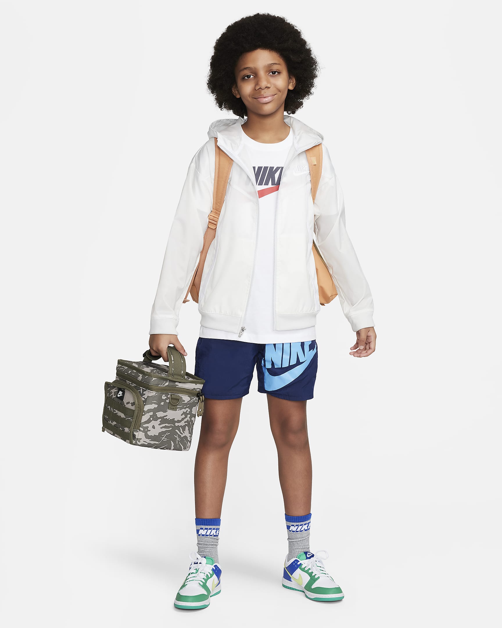 Bolsa para el almuerzo Nike Futura Sportswear (6,75 l). Nike.com