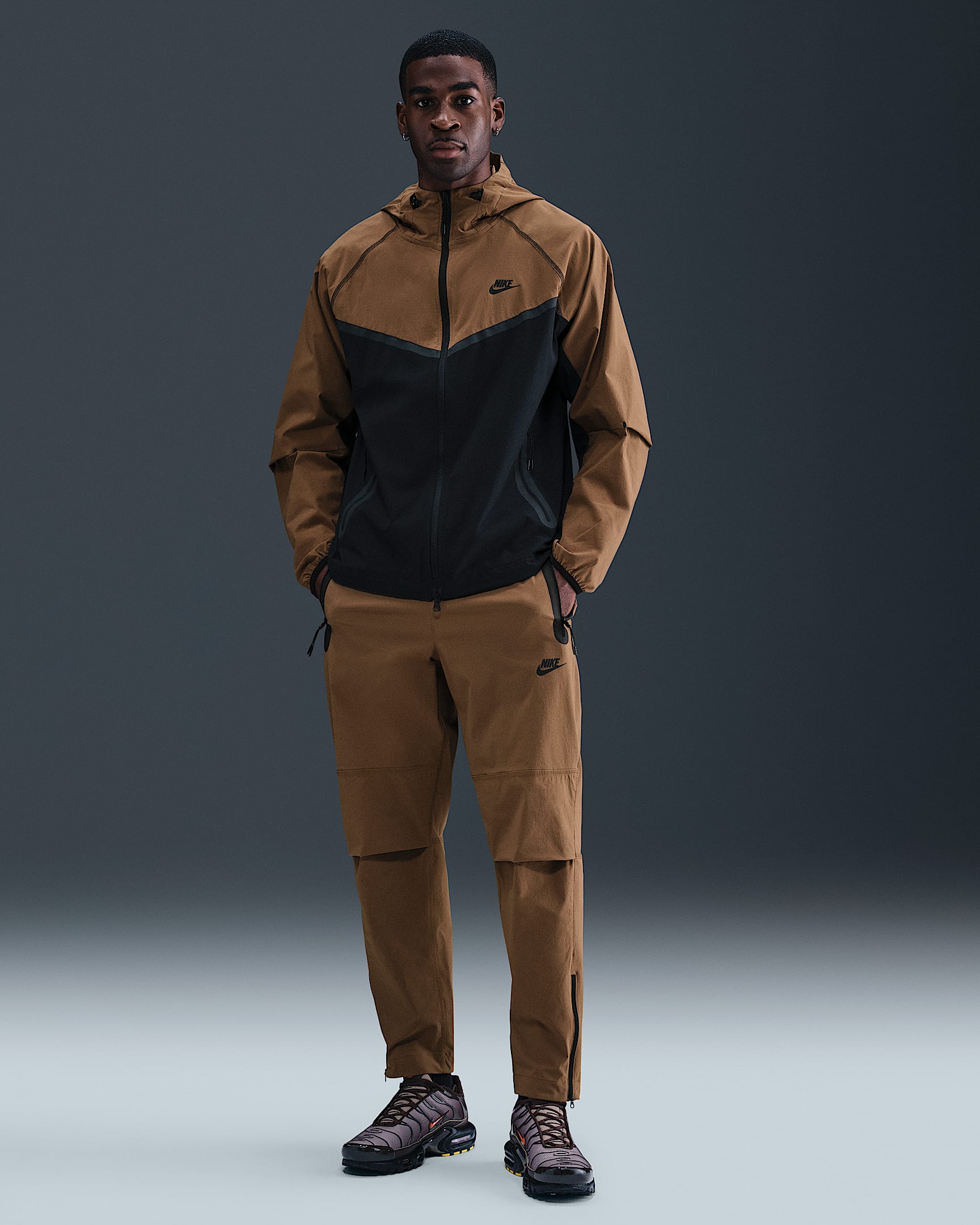 Nike Tech Men's Woven Trousers - Mosswood Brown/Black