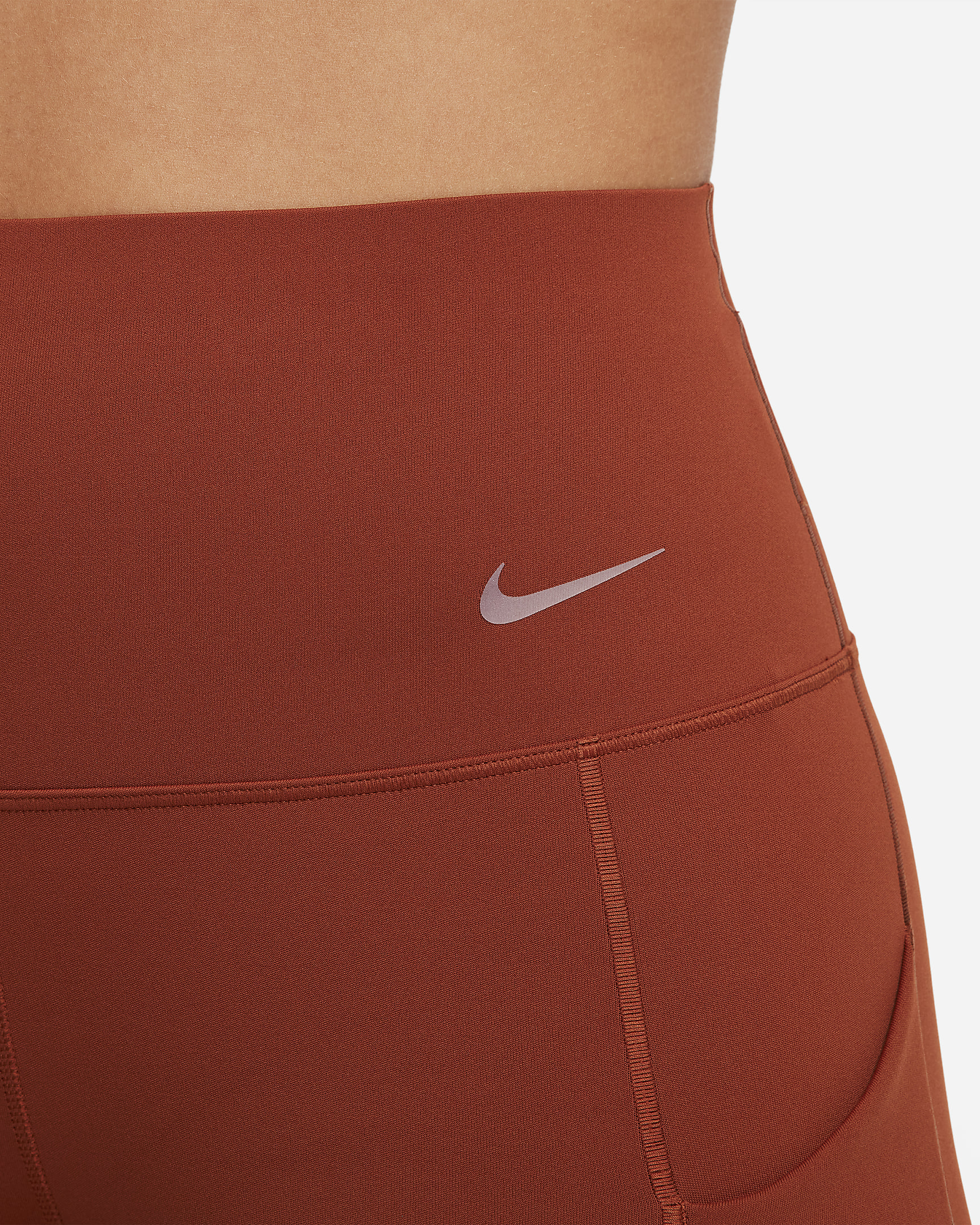 Leggings de 7/8 de tiro alto y sujeción media con bolsillos para mujer Nike Universa - Naranja fuerte/Negro