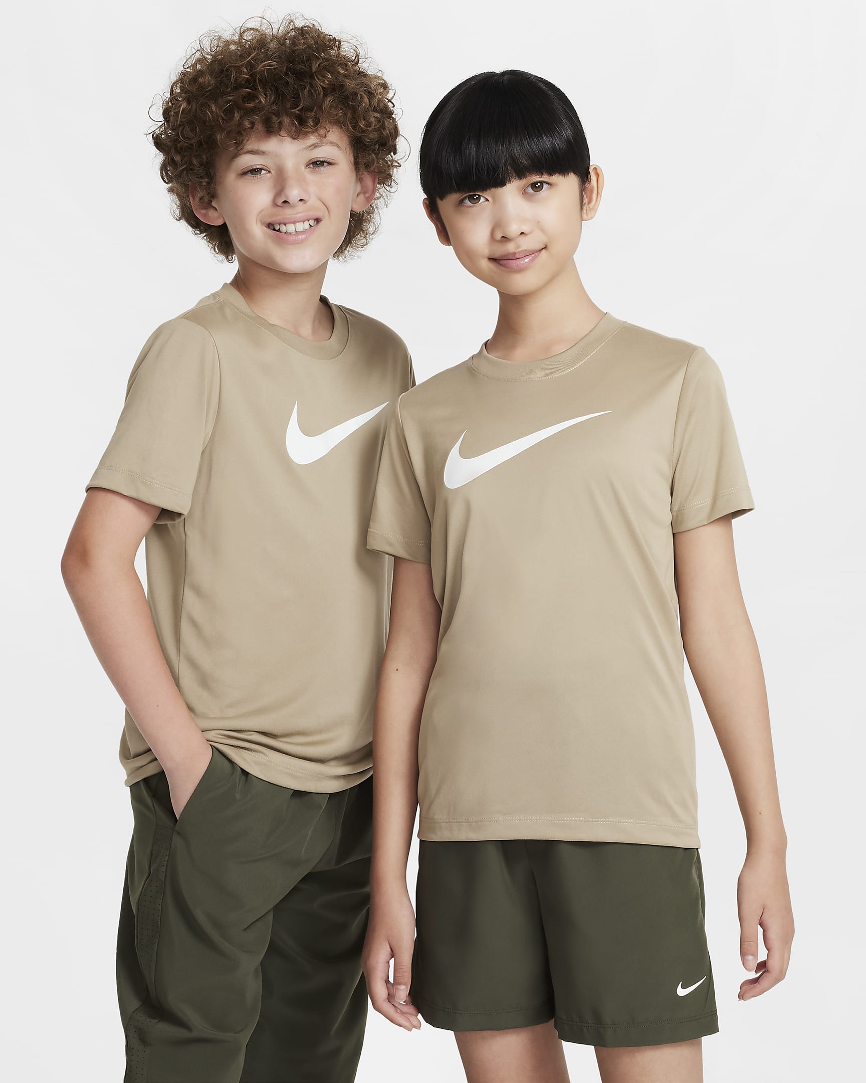 Playera Dri-FIT para niños talla grande Nike Legend - Caqui