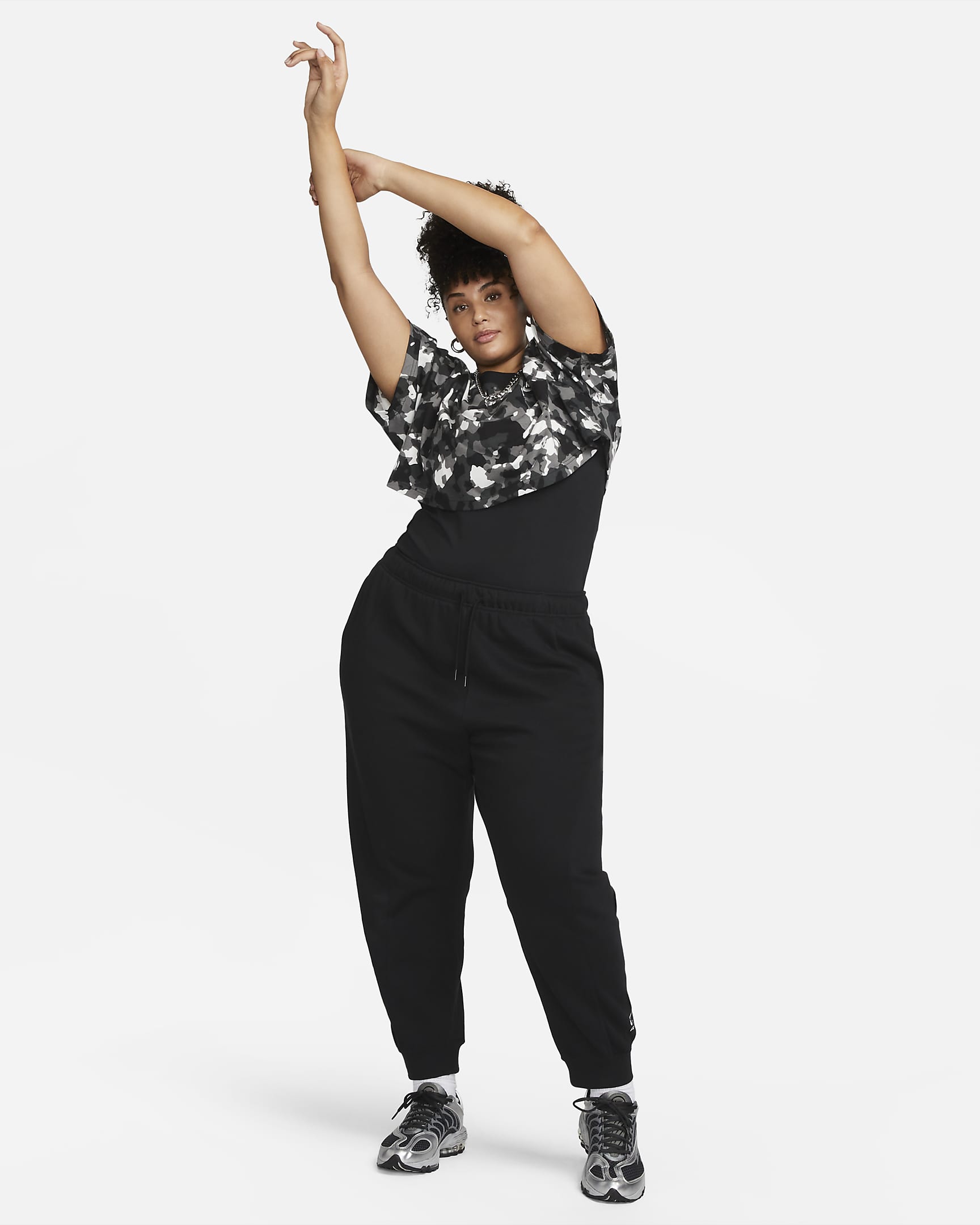 Nike Air Women's Mid-Rise Fleece Joggers (Plus Size). Nike RO