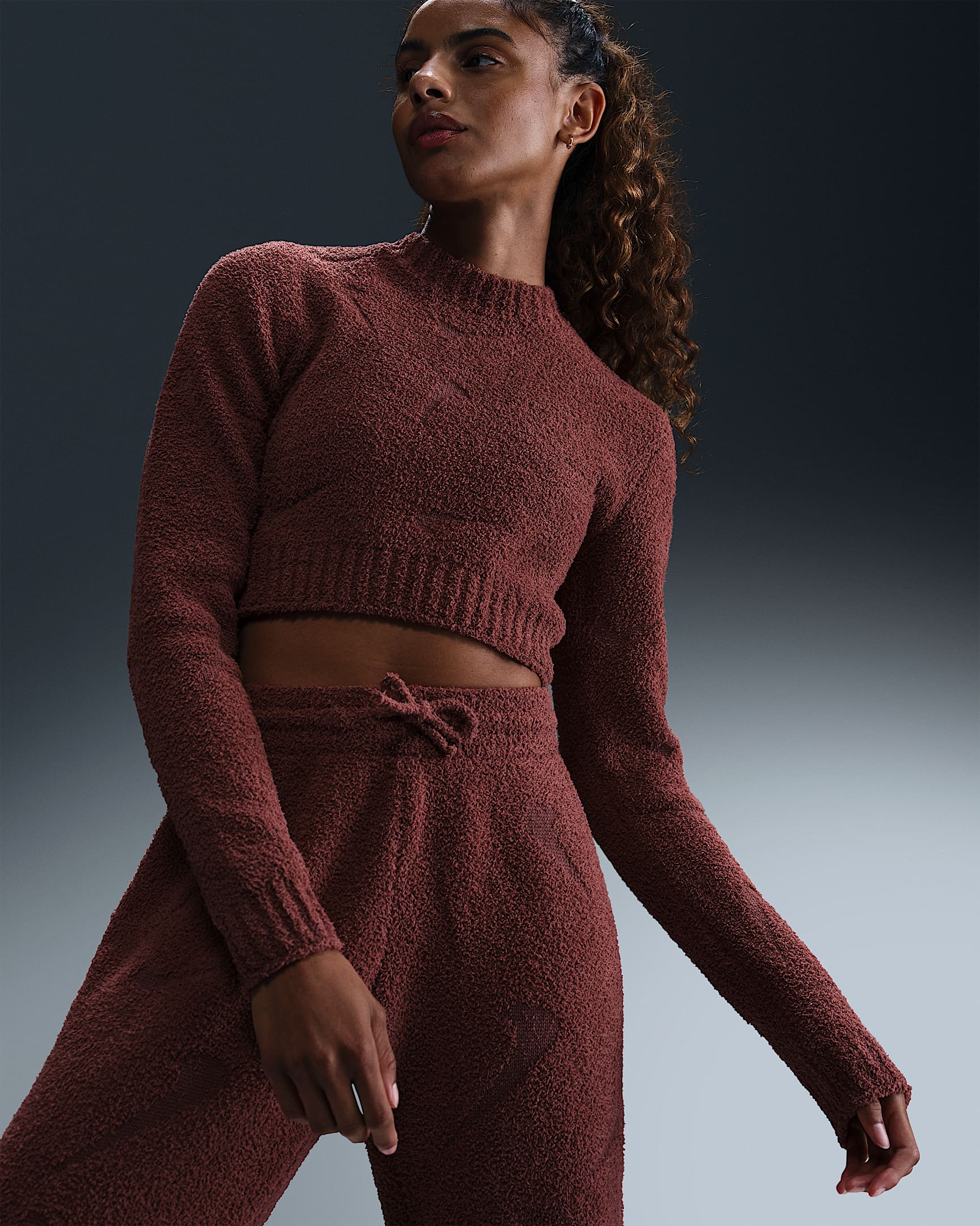 Playera de manga larga de tejido Knit ajustada para mujer Nike Sportswear Phoenix Cozy Bouclé - Rojo sepia