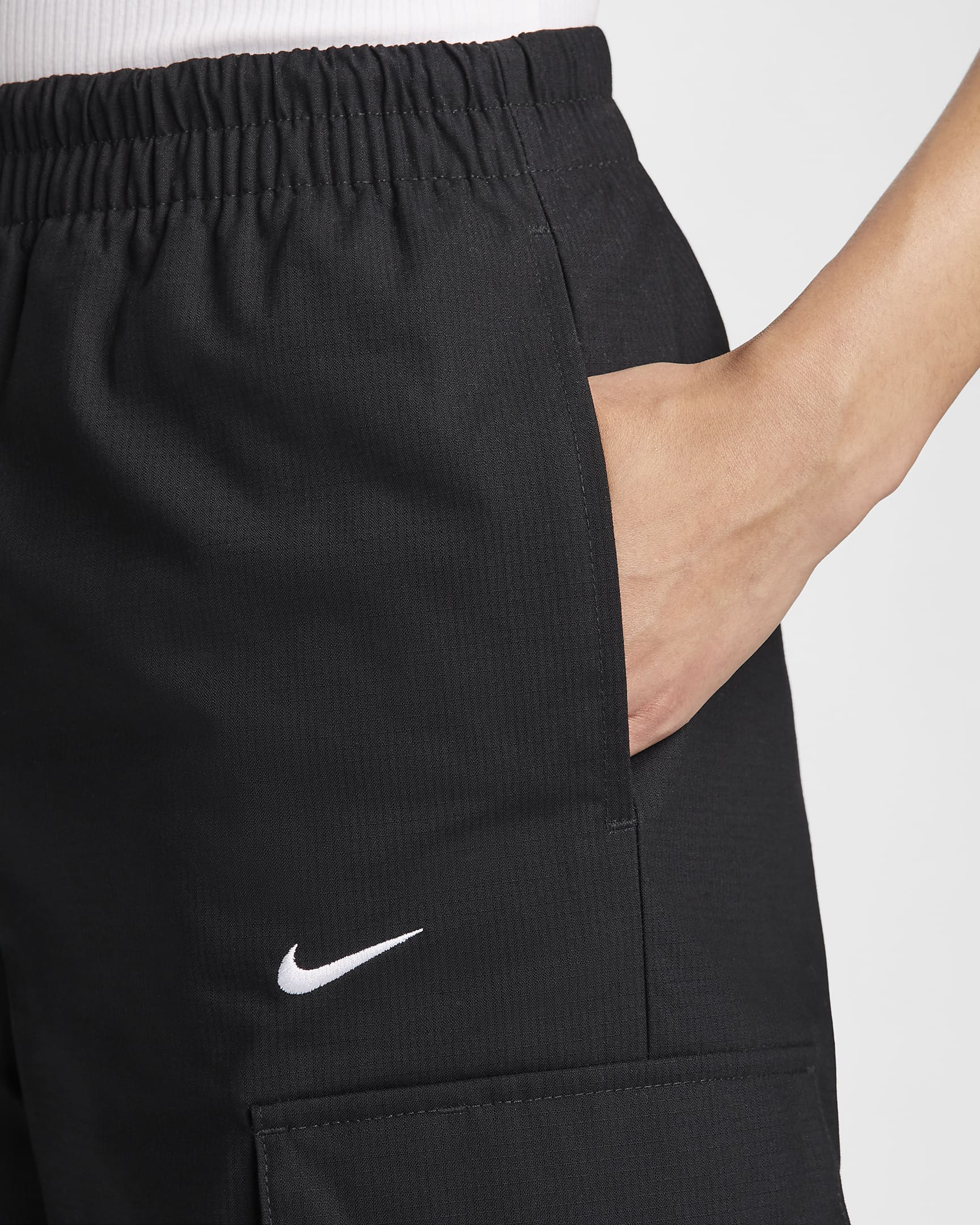 Pants cargo de tiro medio para mujer Nike Sportswear Everything Wovens - Negro/Blanco