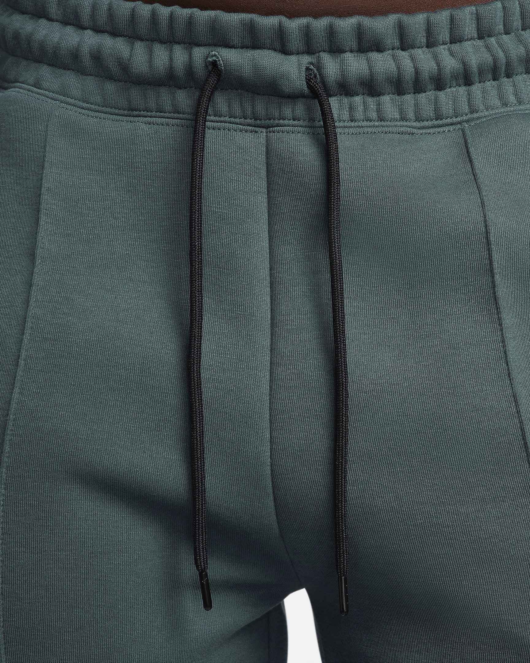 Joggingbyxor Nike Sportswear Tech Fleece med medelhög midja för kvinnor - Deep Jungle/Svart