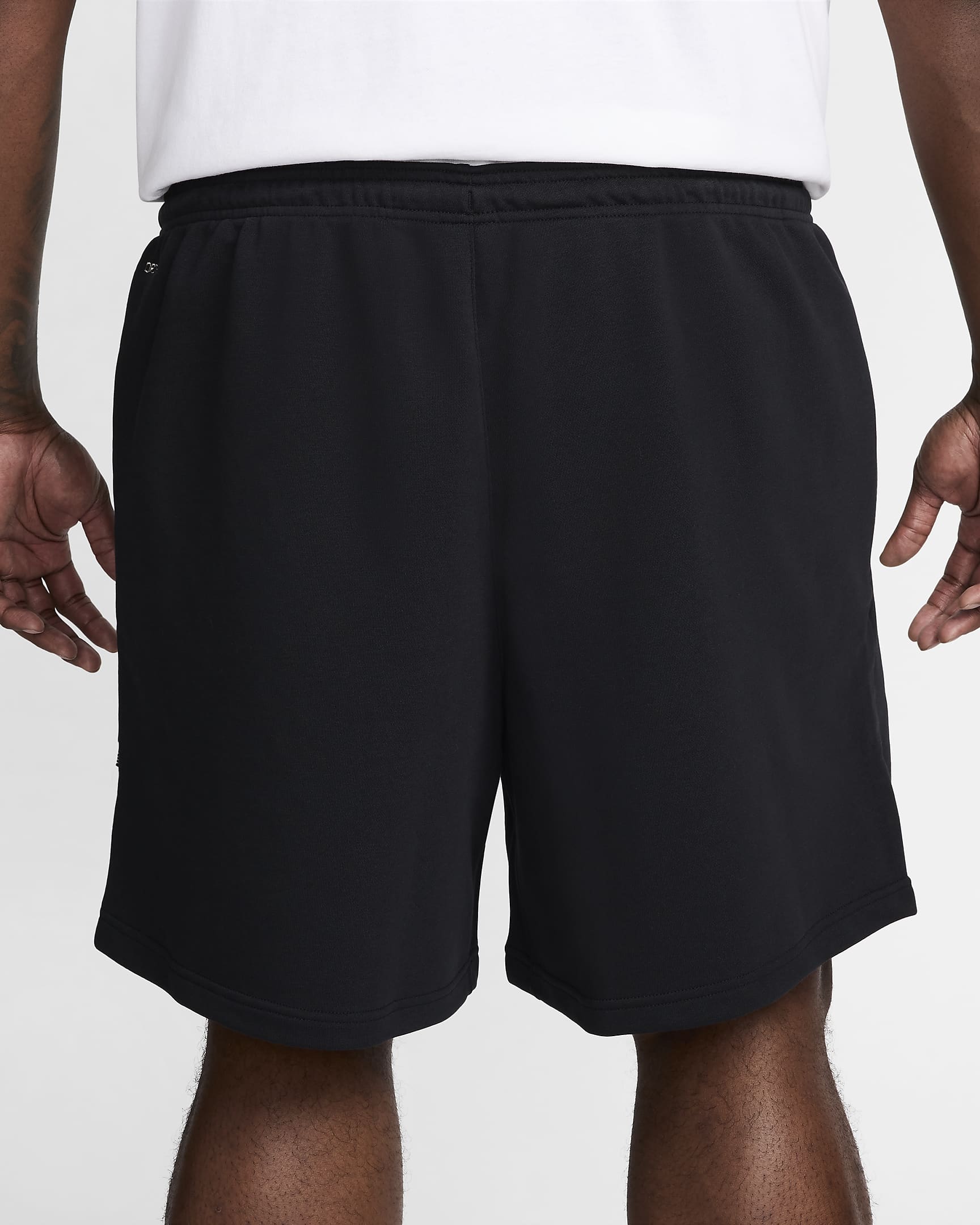 Shorts de básquetbol de tejido Fleece Dri-FIT de 20 cm para hombre Nike Standard Issue - Negro/Marfil pálido