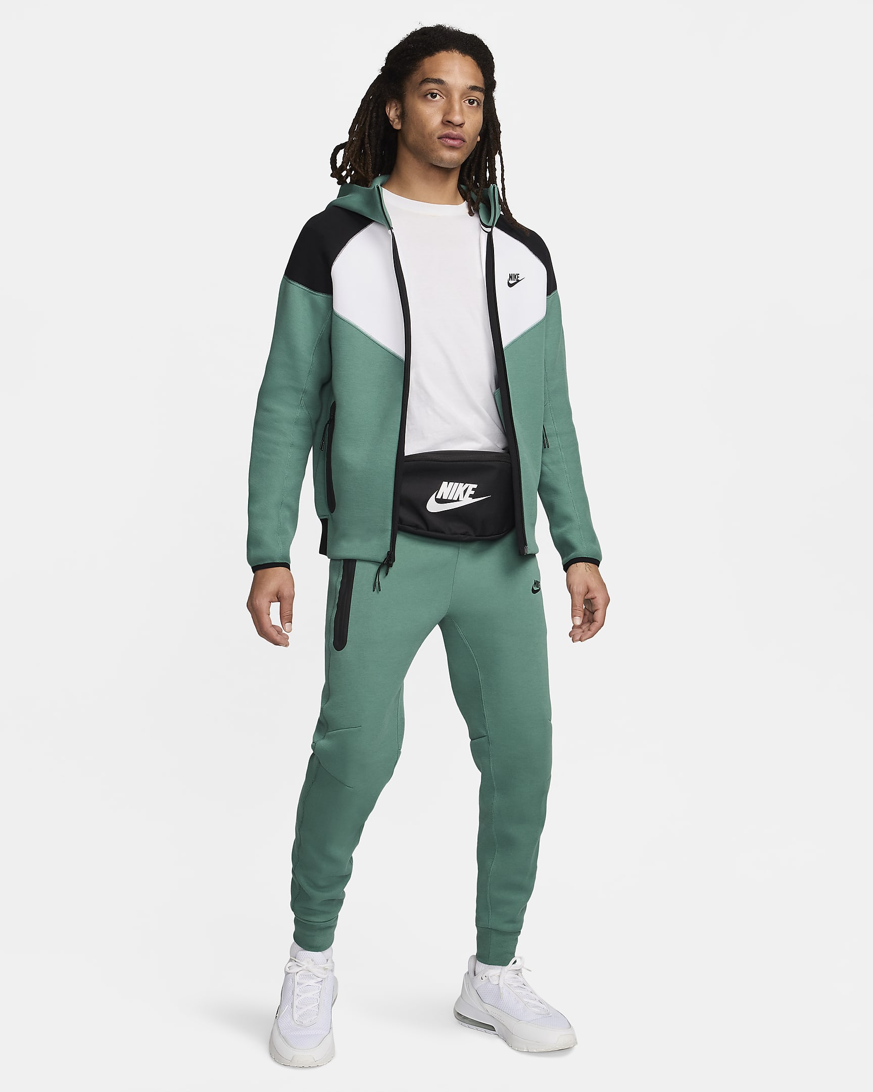 Nike Sportswear Tech Fleece férfi szabadidőnadrág - Bicoastal/Fekete