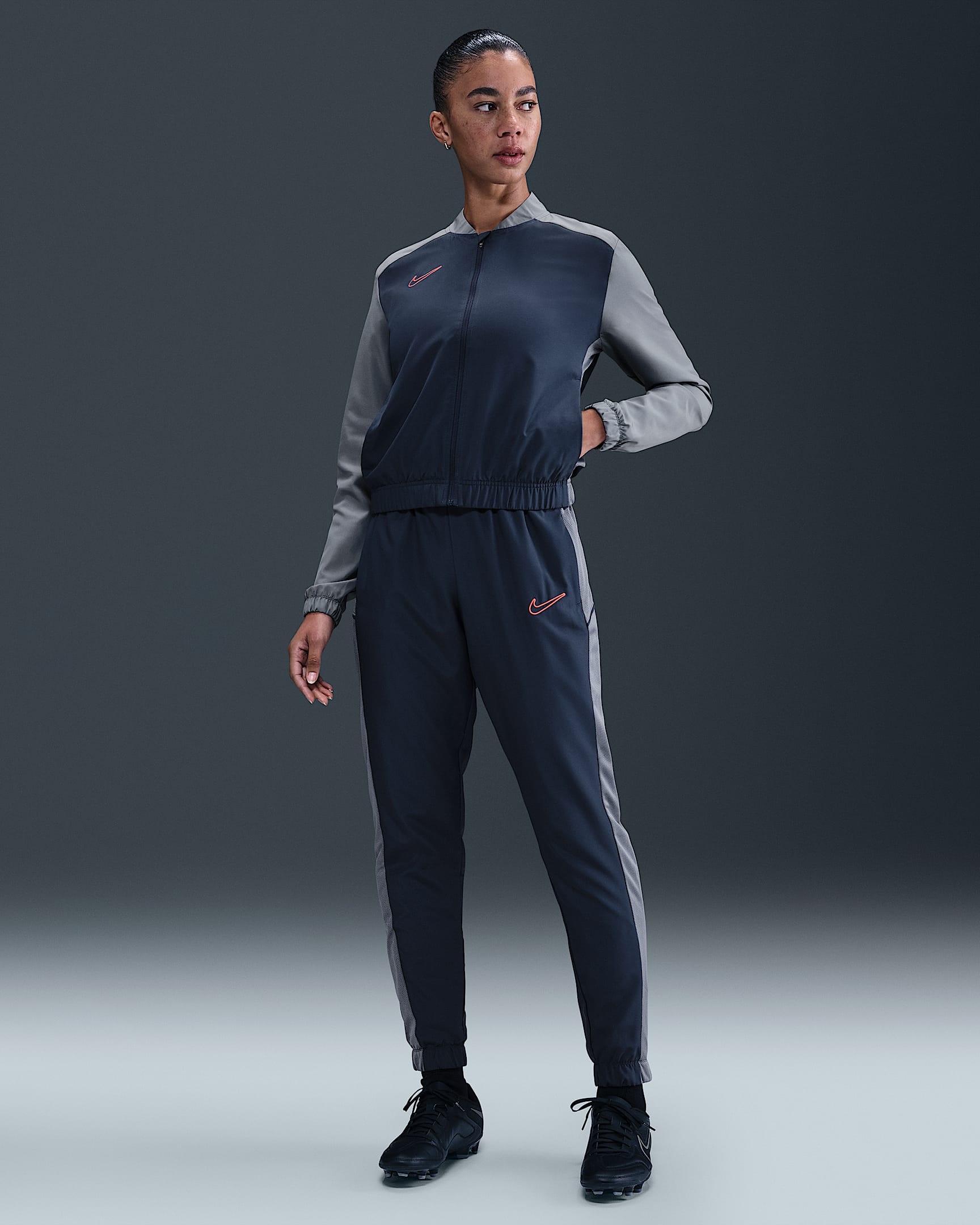 Nike Academy Dri-FIT-Fußball-Trainingsanzug aus Webmaterial (Damen) - Thunder Blue/Cool Grey/Bright Crimson