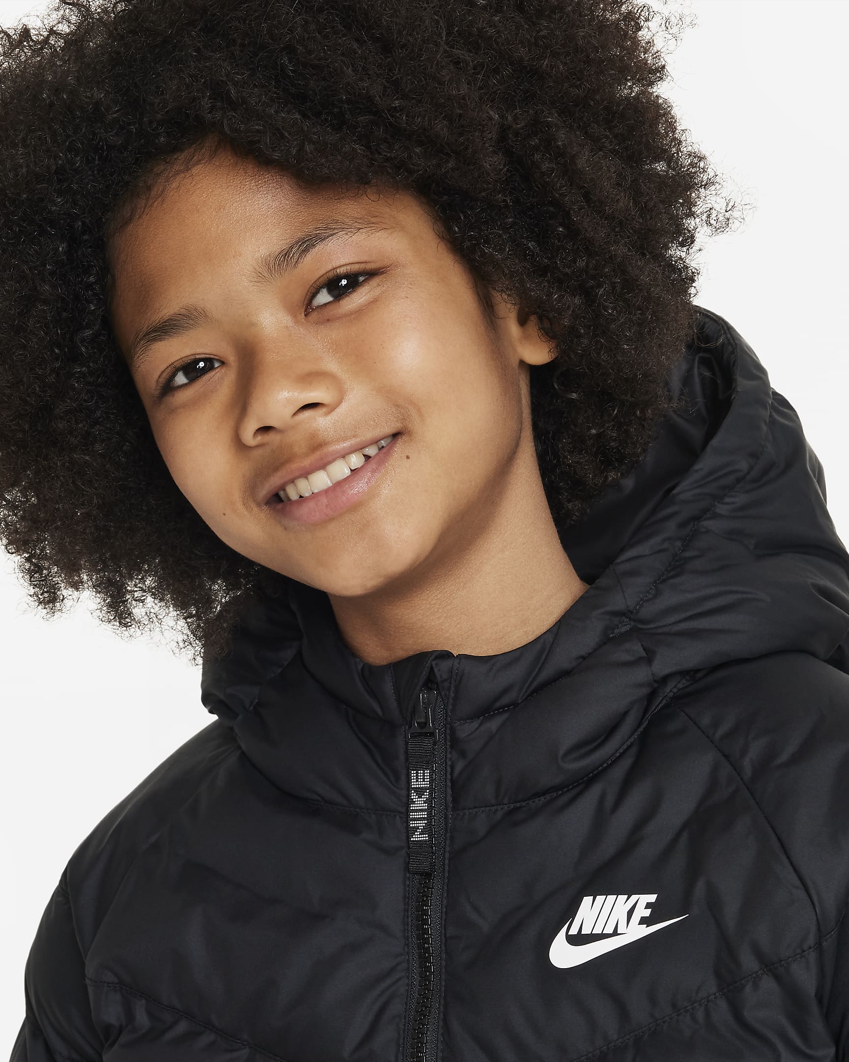 Nike Sportswear jakke med hette og syntetisk fyll til store barn - Svart/Svart/Hvit