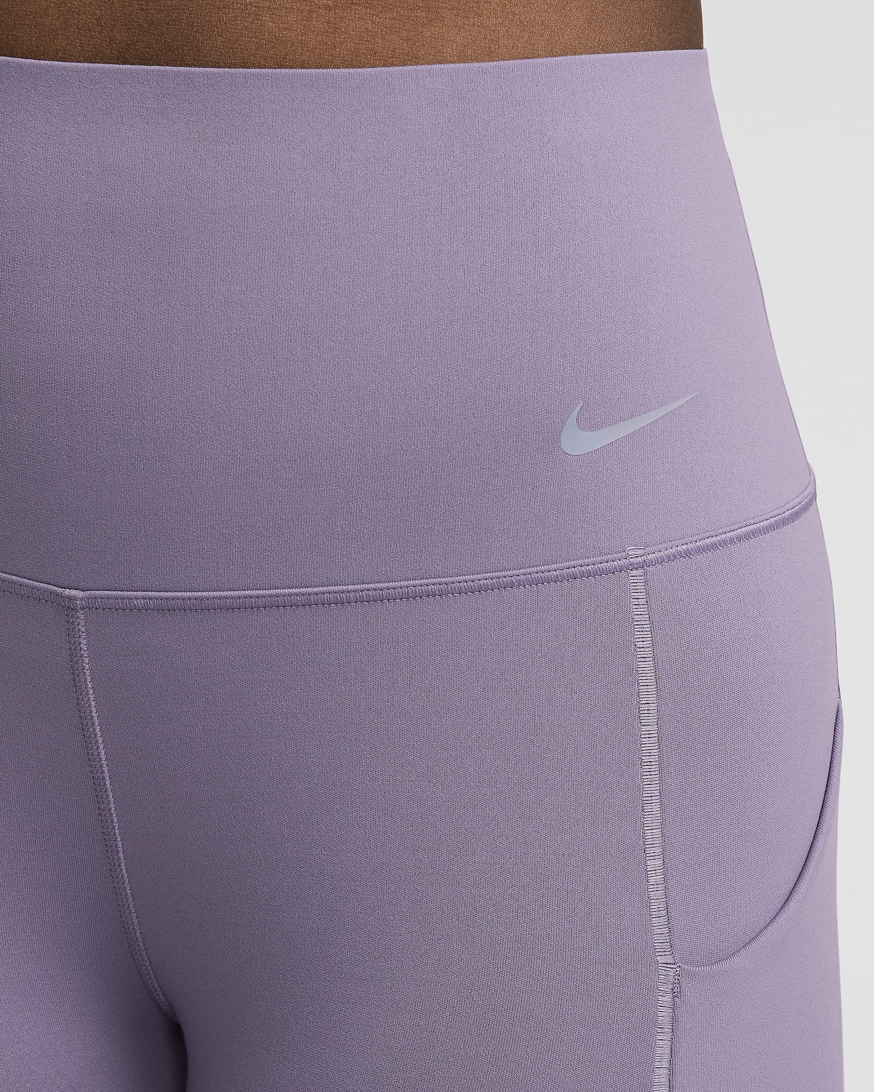 Nike Universa közepes tartást adó, magas derekú, teljes hosszúságú, zsebes női leggings - Daybreak/Fekete