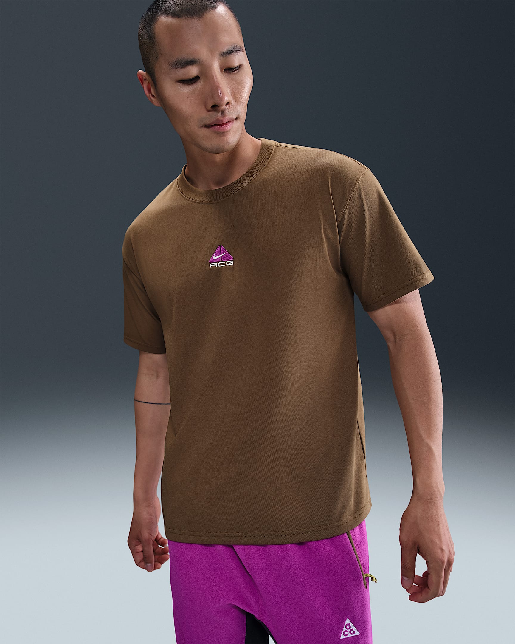 Nike ACG 男款 T 恤 - 苔蘚木棕