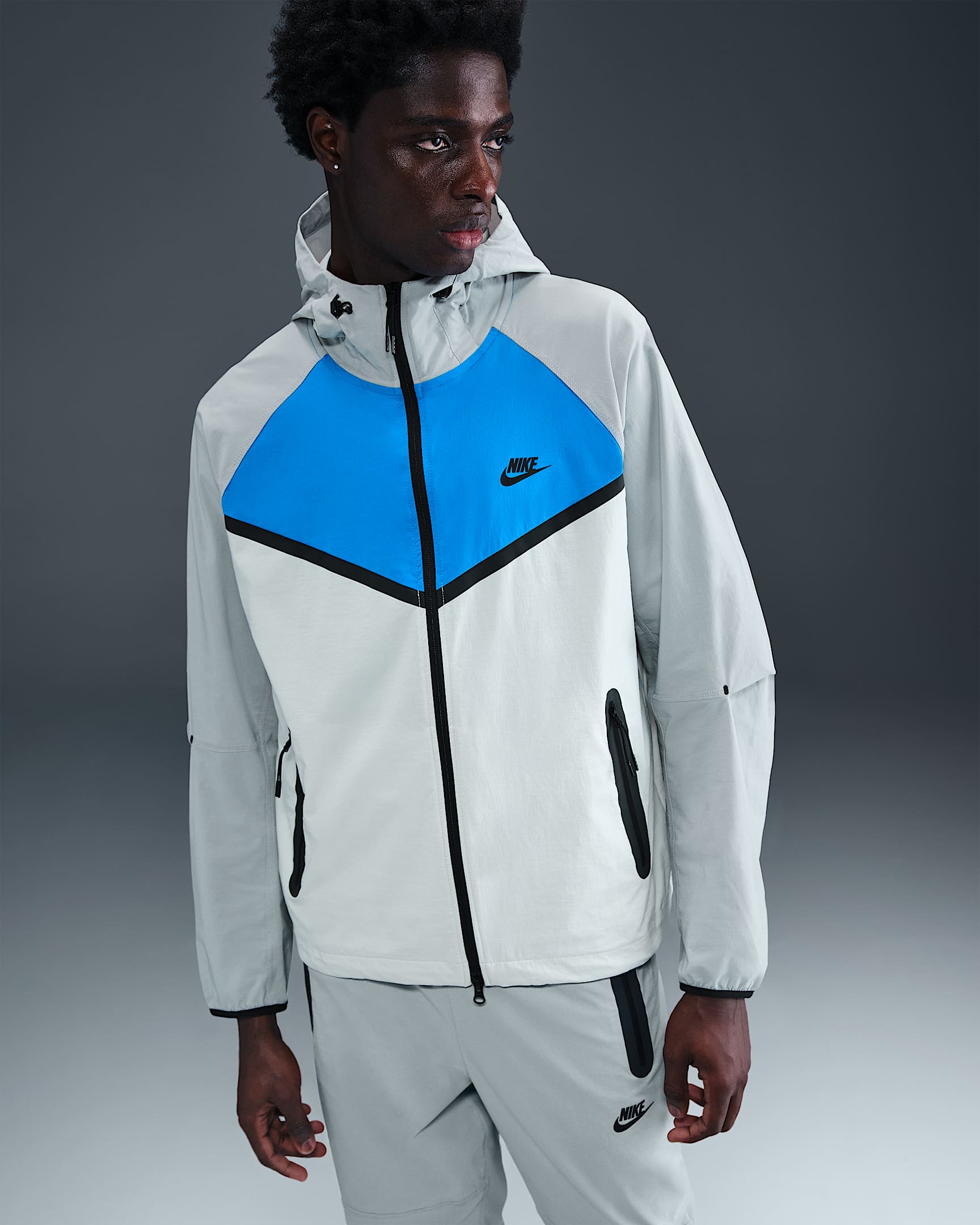 Nike Tech Windrunner-Webjacke mit durchgehendem Reißverschluss (Herren) - Photon Dust/Light Smoke Grey/Light Photo Blue/Schwarz