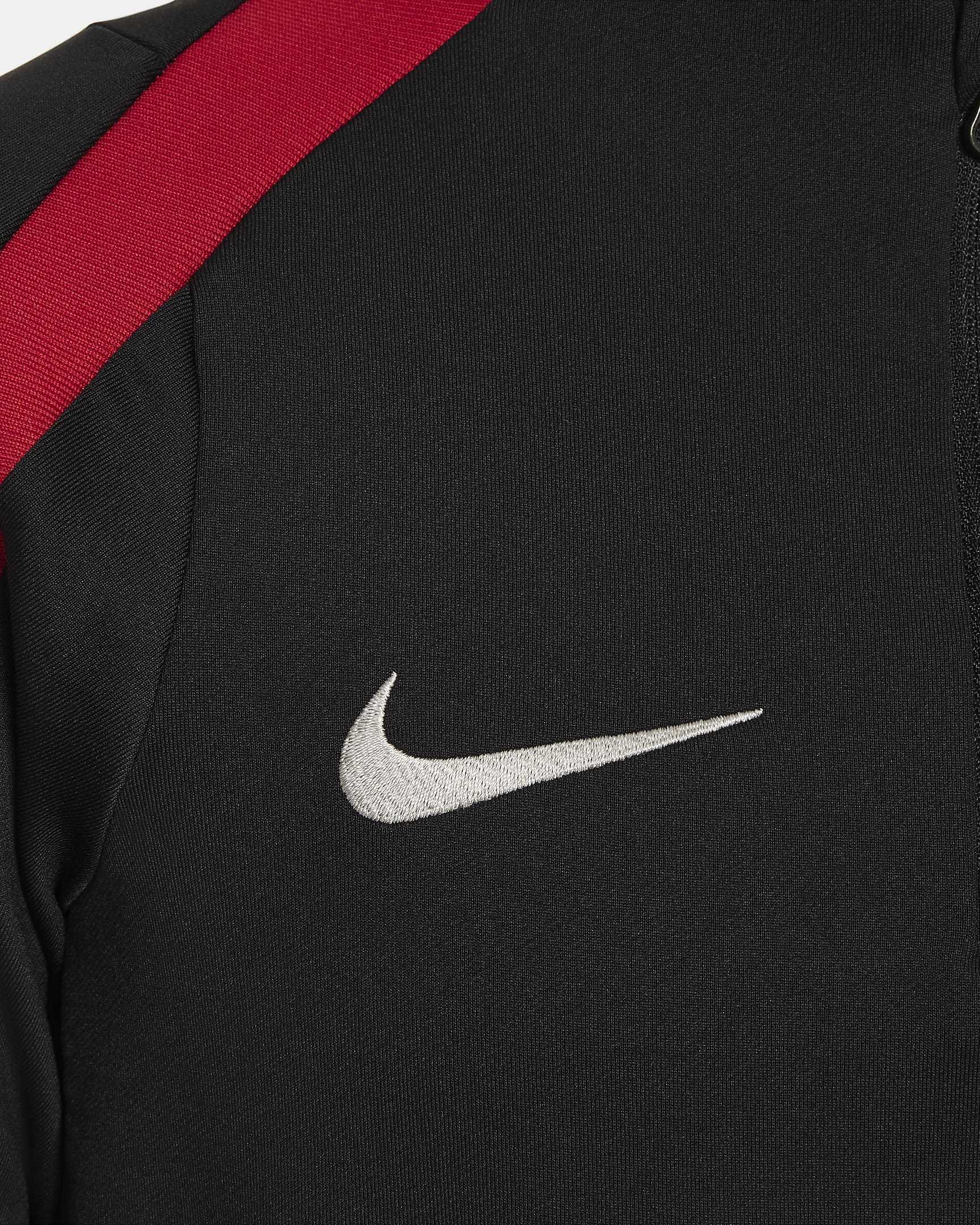 Liverpool FC Strike Nike Dri-FIT felső futball-edzőfelső nagyobb gyerekeknek - Fekete/Fekete/Gym Red/Light Orewood Brown