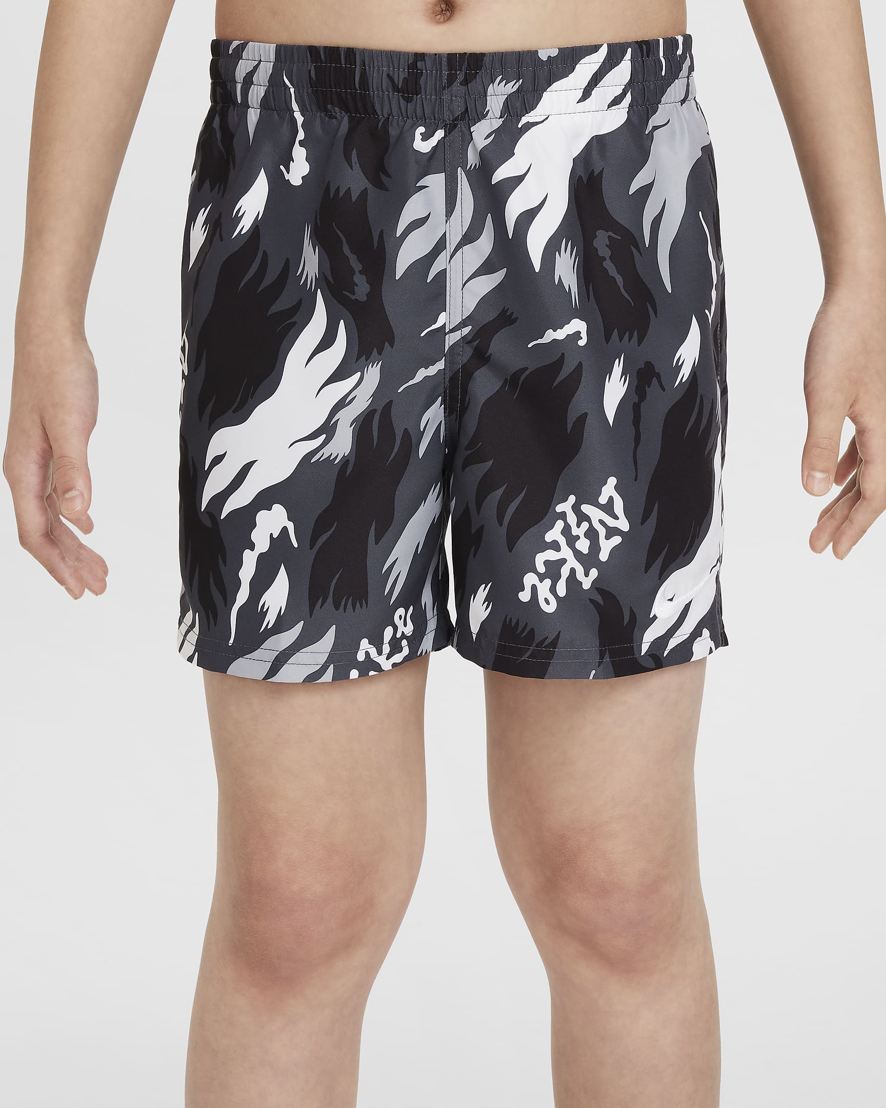 Nike Swim-volleyshorts (10 cm) til større børn (drenge) - Iron Grey/sort/Light Smoke Grey/hvid