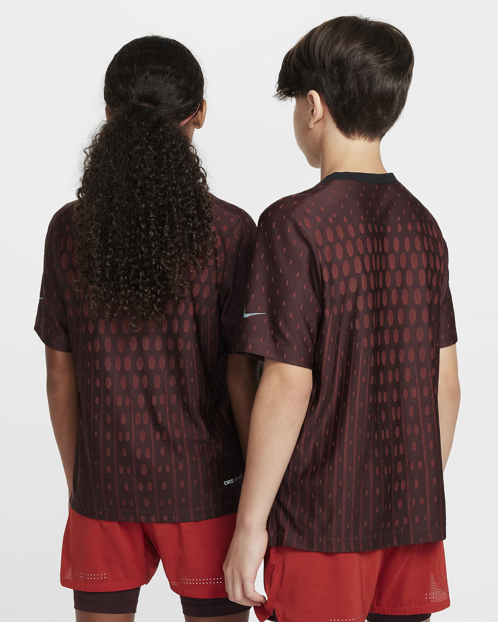 Maglia da training Dri-FIT ADV Nike Multi Tech – Ragazzo - Burgundy Crush/Dragon Red/Nero