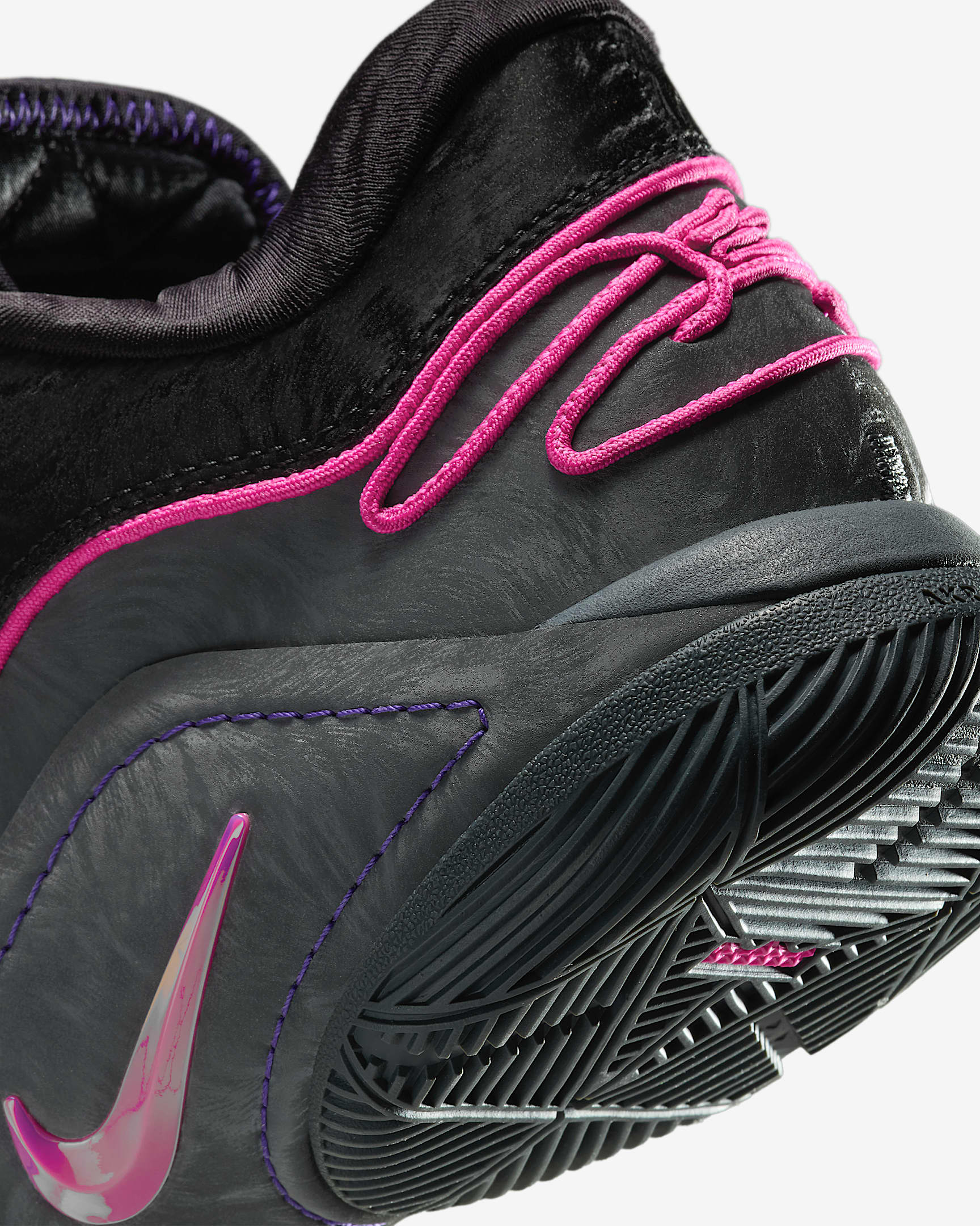 LeBron XXII "Tunnel Vision" EP Basketball Shoes - Black/Dark Grey/Field Purple/Laser Fuchsia