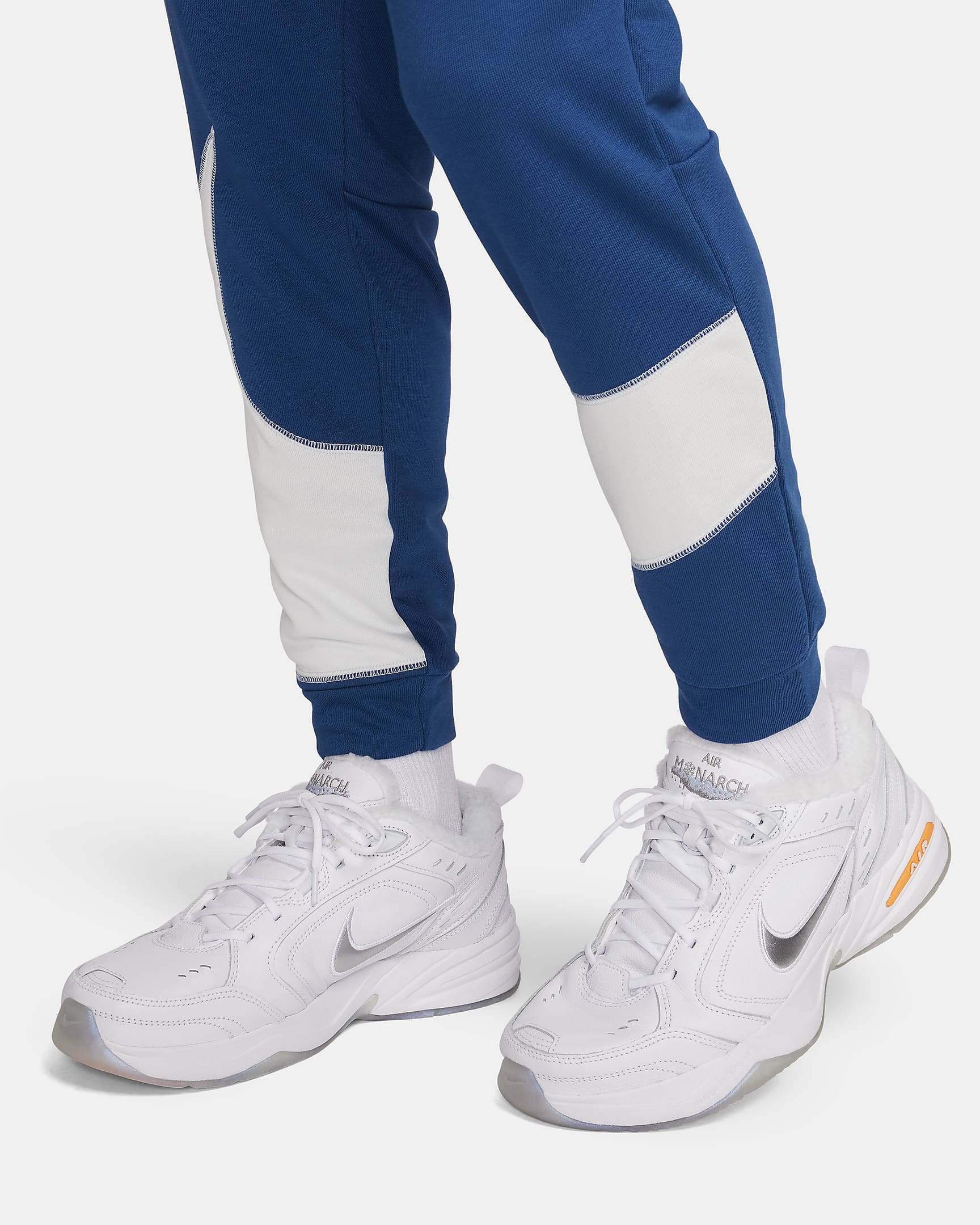Nike Dri-FIT Men's Tapered Fitness Trousers. Nike PH