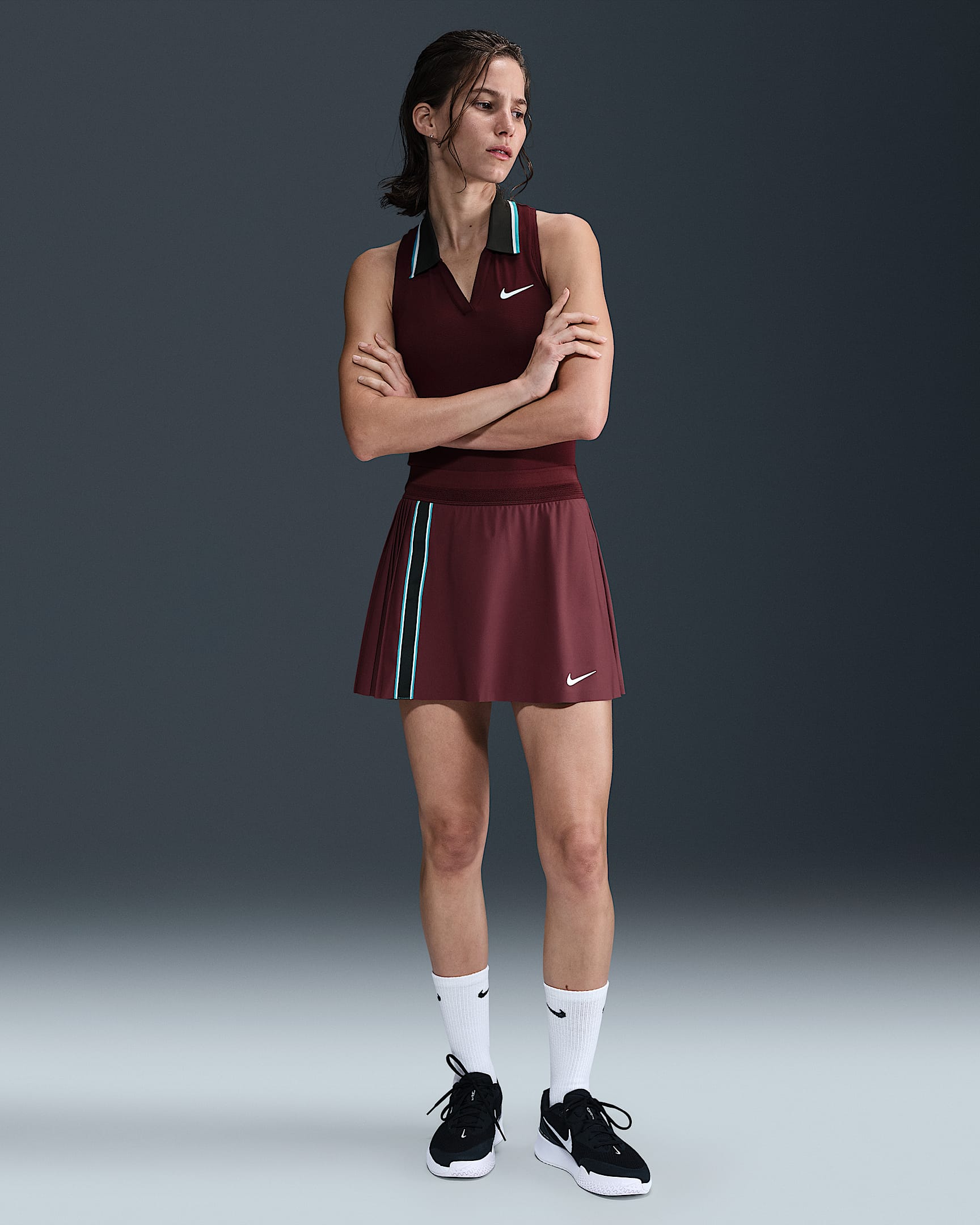 NikeCourt Slam Dri-FIT Tennisrock für Damen - Dark Team Red/Dark Team Red/Weiß
