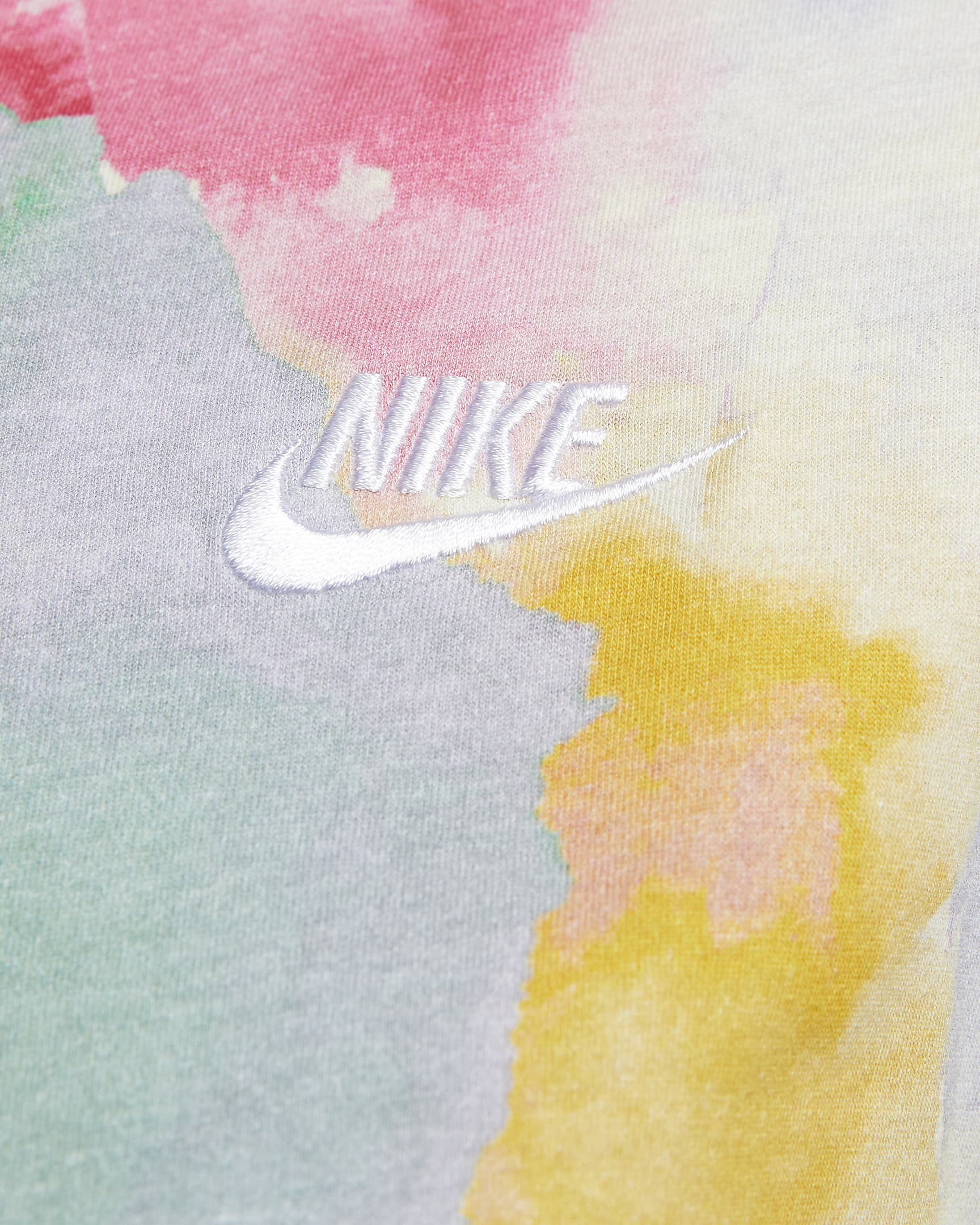nerka nike sportswear essentials