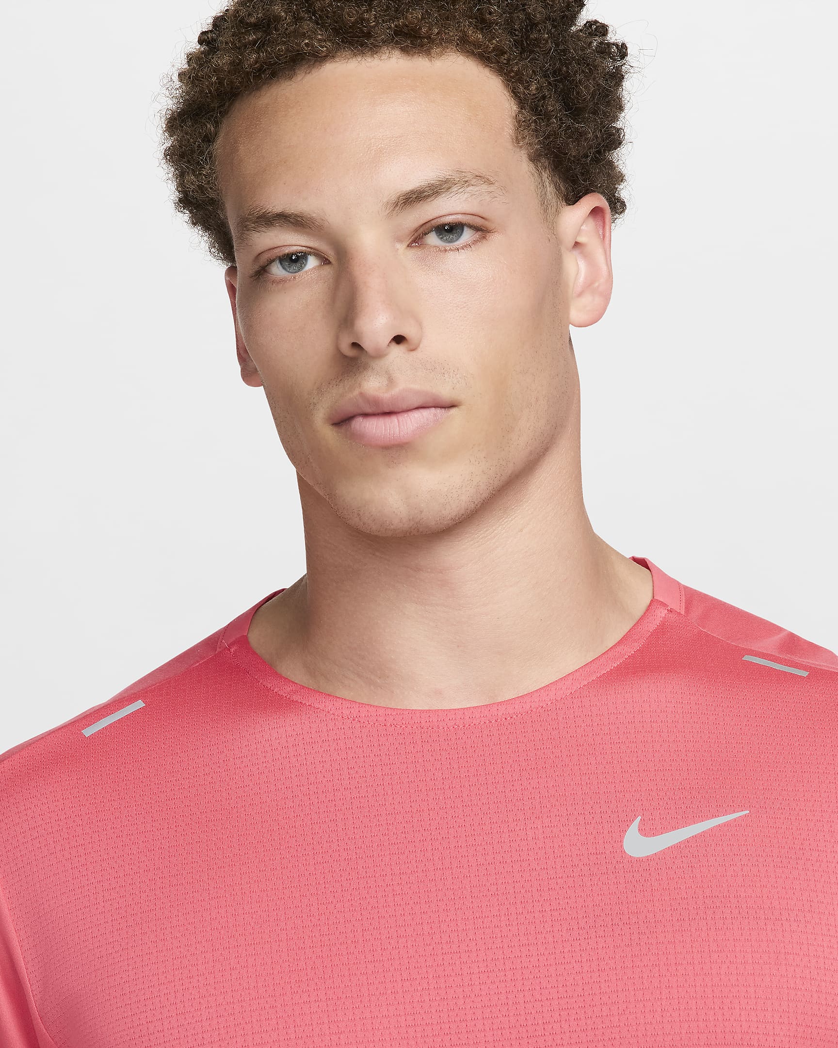 Haut de running à manches courtes Dri-FIT Nike Rise 365 pour homme - Aster Pink