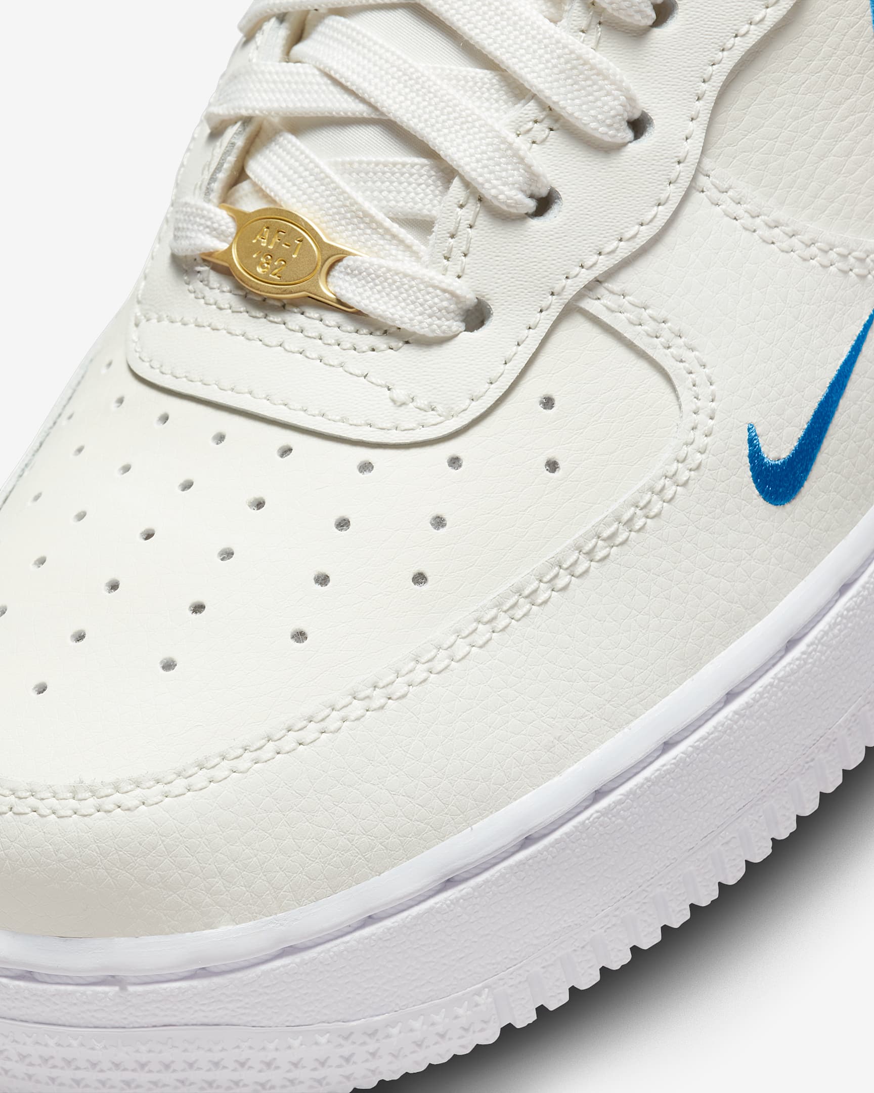 Nike Air Force 1 High SE Women's Shoes. Nike IE