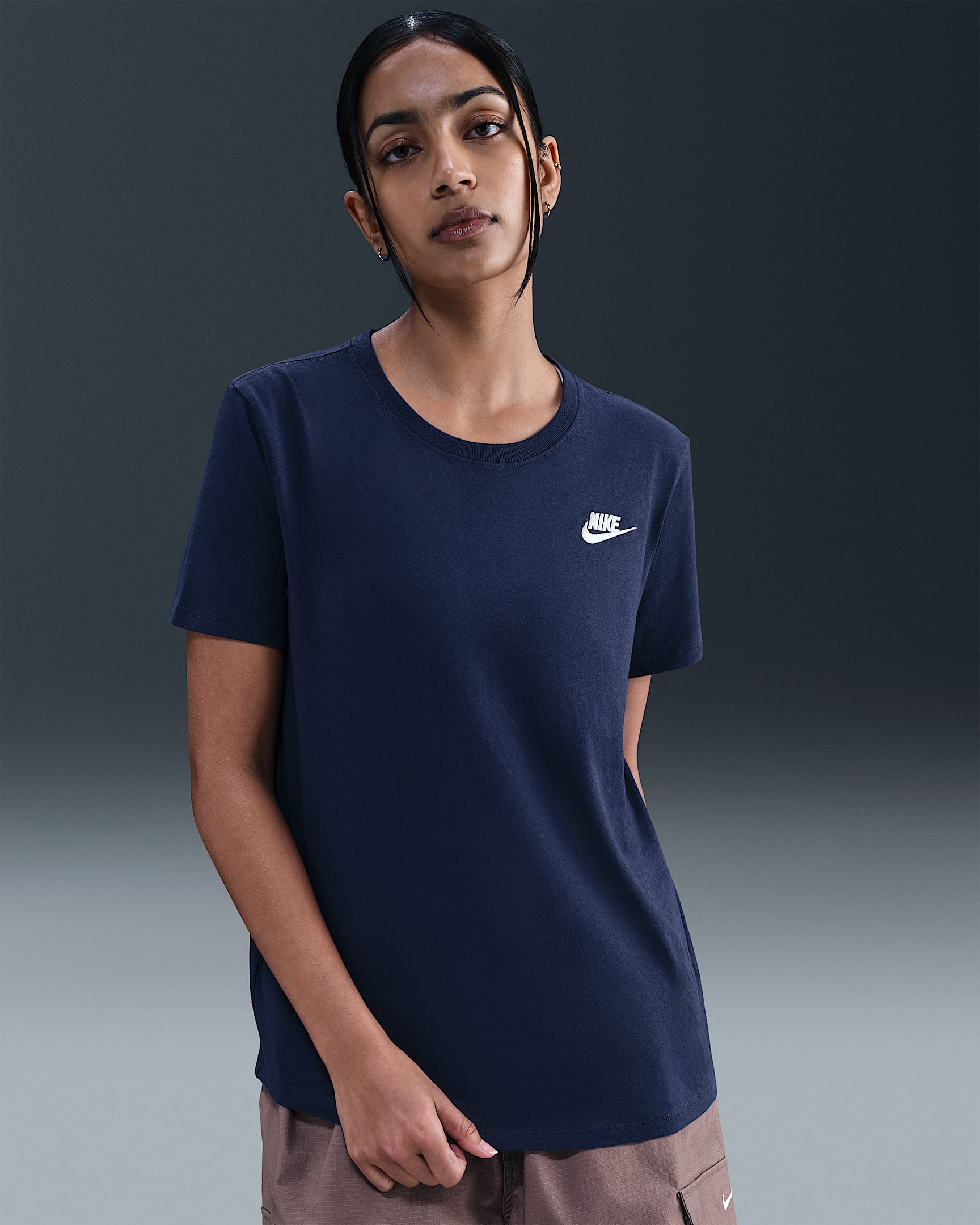 Nike Sportswear Club Essentials Women's T-Shirt - Midnight Navy/Sail
