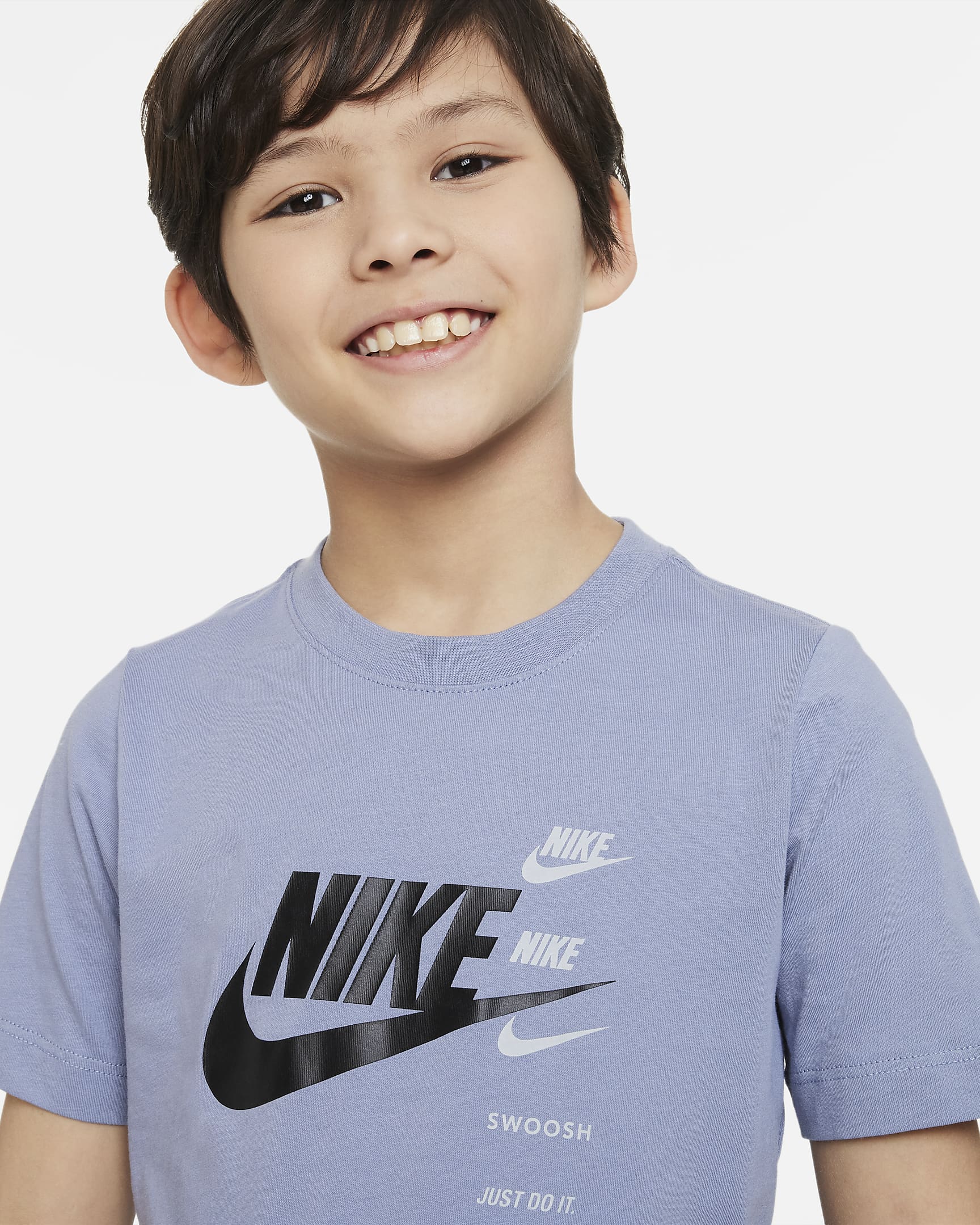 Nike Sportswear Standard Issue Older Kids' (Boys') T-shirt. Nike HU