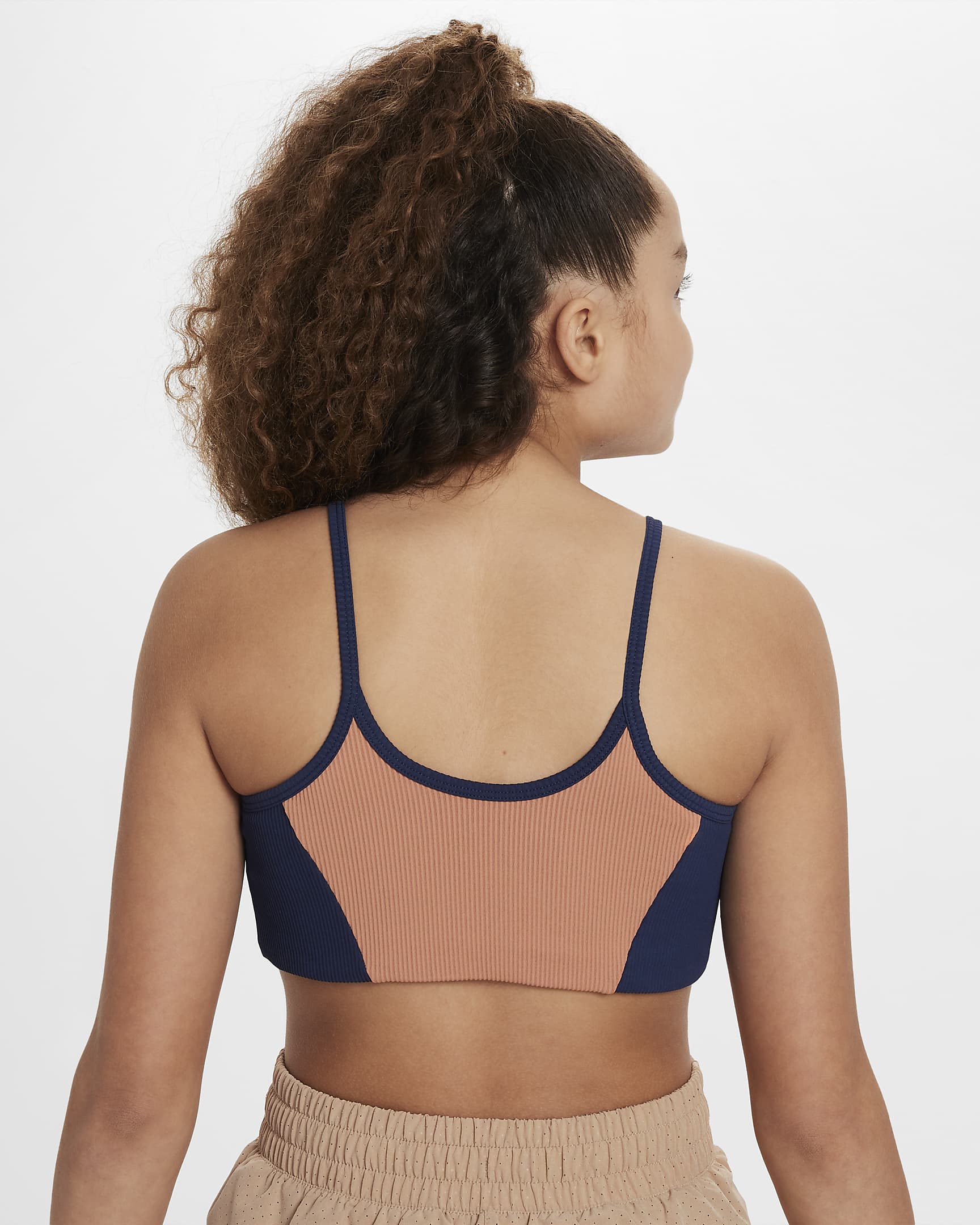 Bra deportivo para niña Nike Indy - Rosa tierra/Azul marino medianoche/Transparente