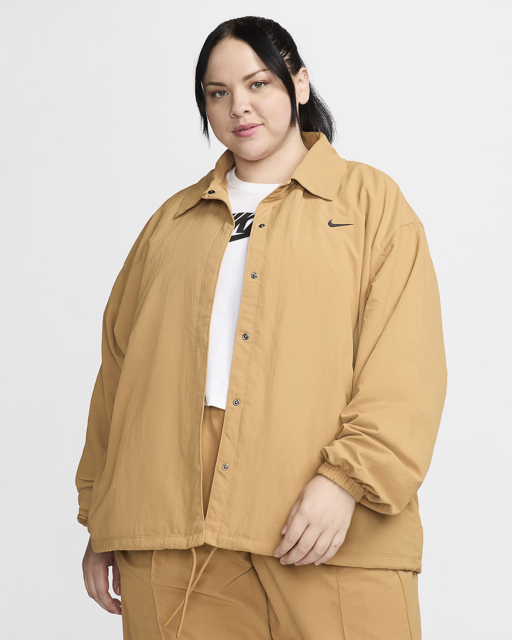 Nike Sportswear Essential Women's Oversized UV Woven Coaches' Jacket (Plus Size) - Flax/Black