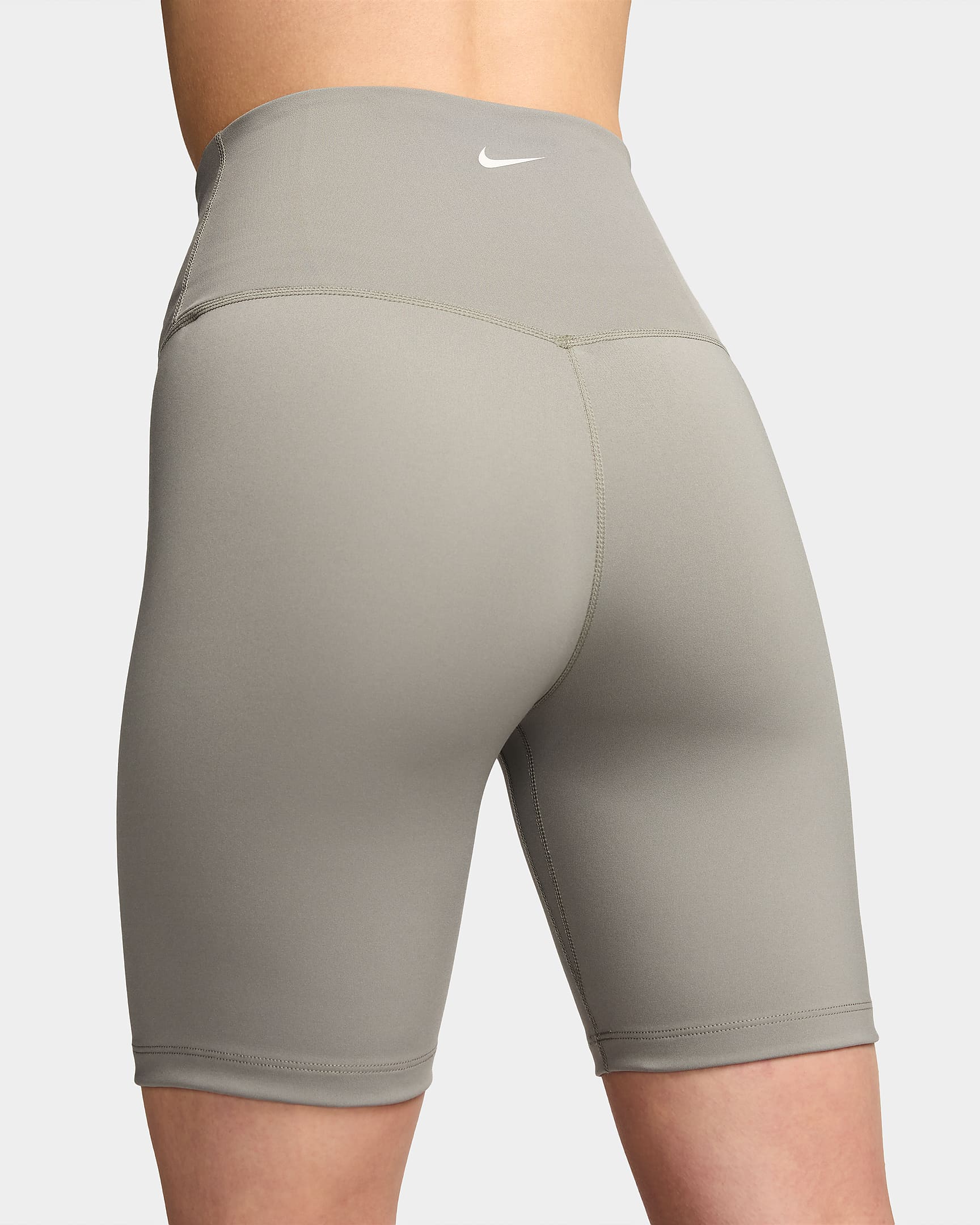 Højtaljede Nike One-cykelshorts (18 cm) til kvinder - Dark Stucco/Sail