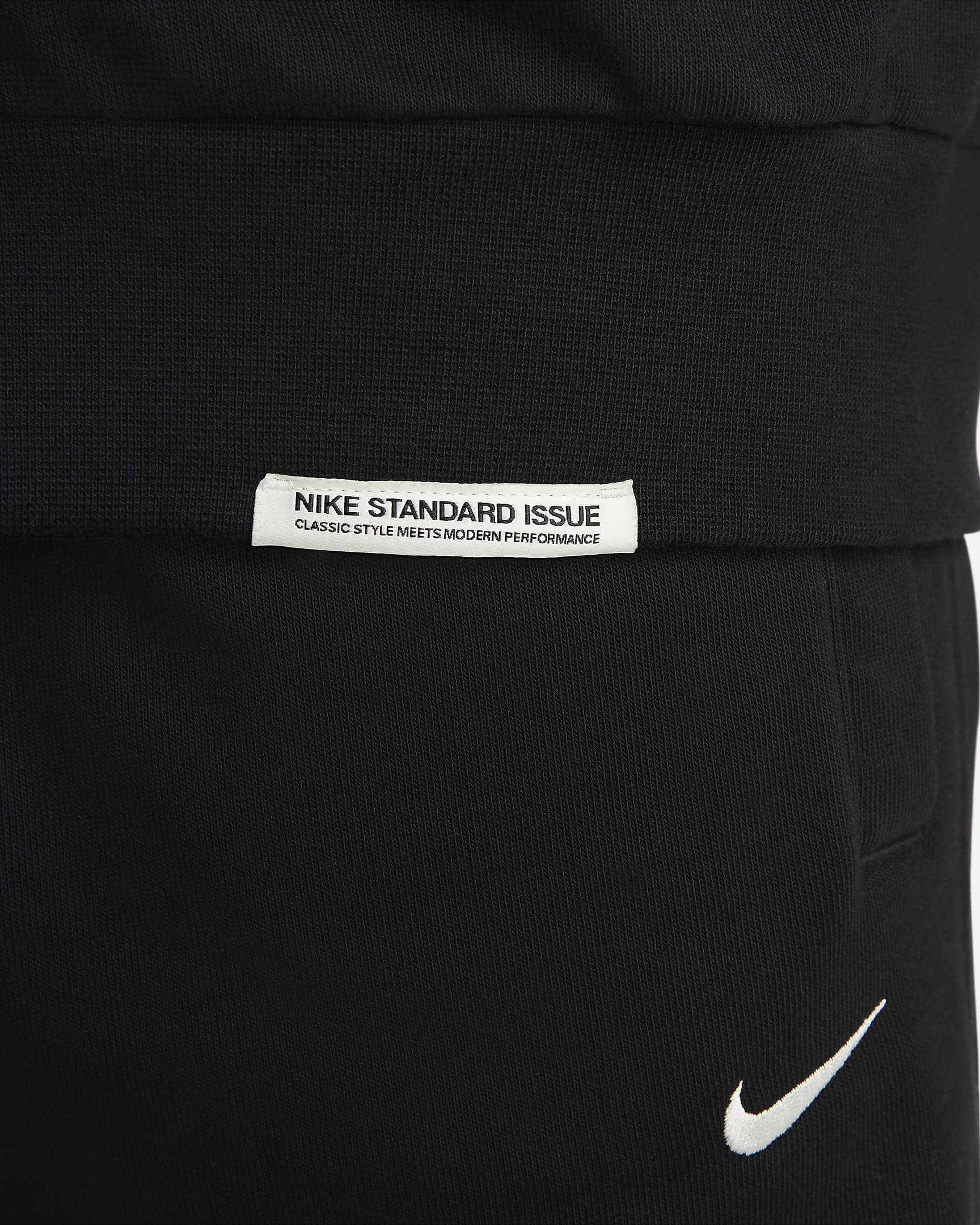 Sudadera con gorro de básquetbol de cierre completo Dri-FIT para hombre Nike Standard Issue - Negro/Marfil pálido