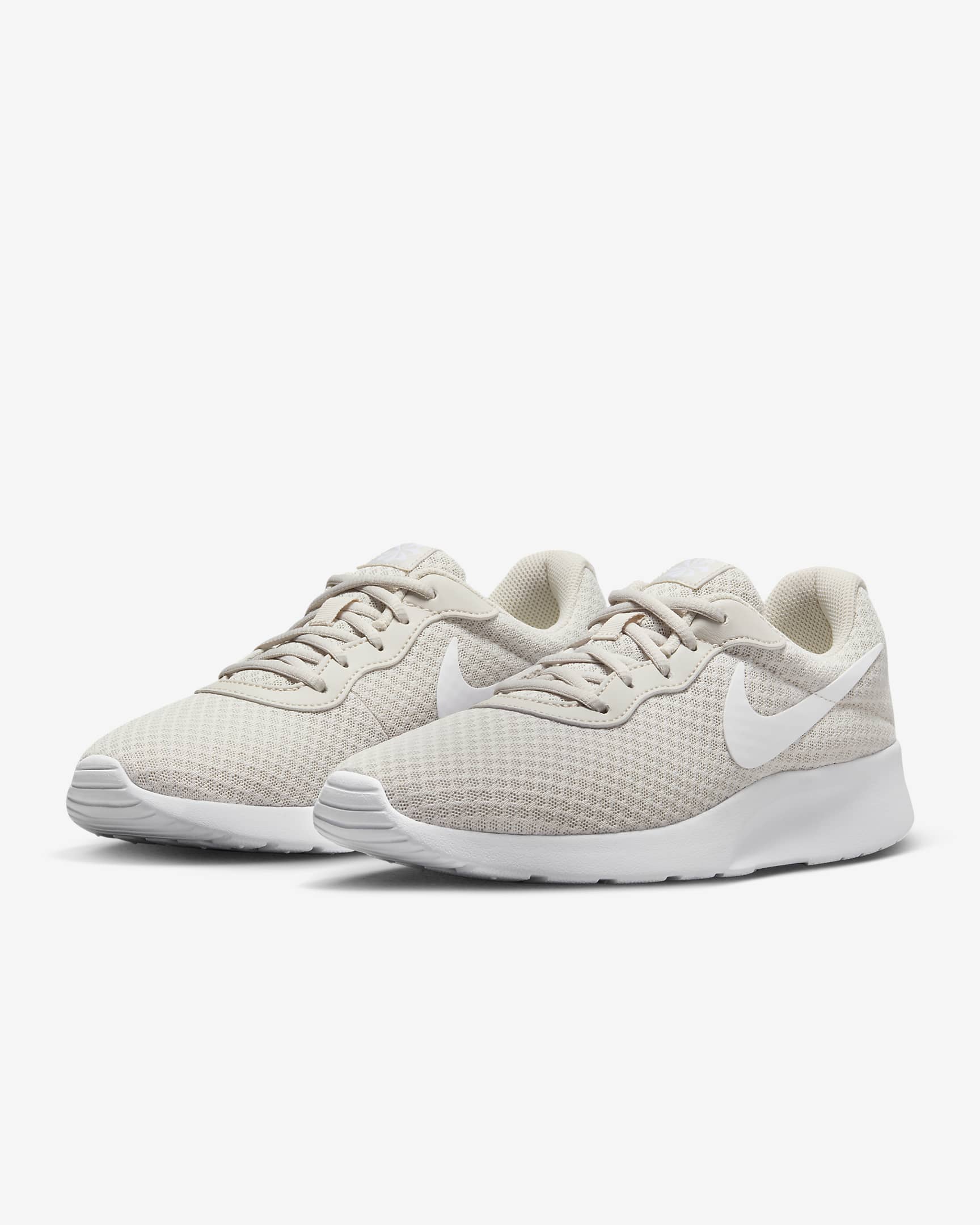 Tenis para mujer Nike Tanjun - Marrón verdoso claro/Voltio ligero/Negro/Blanco