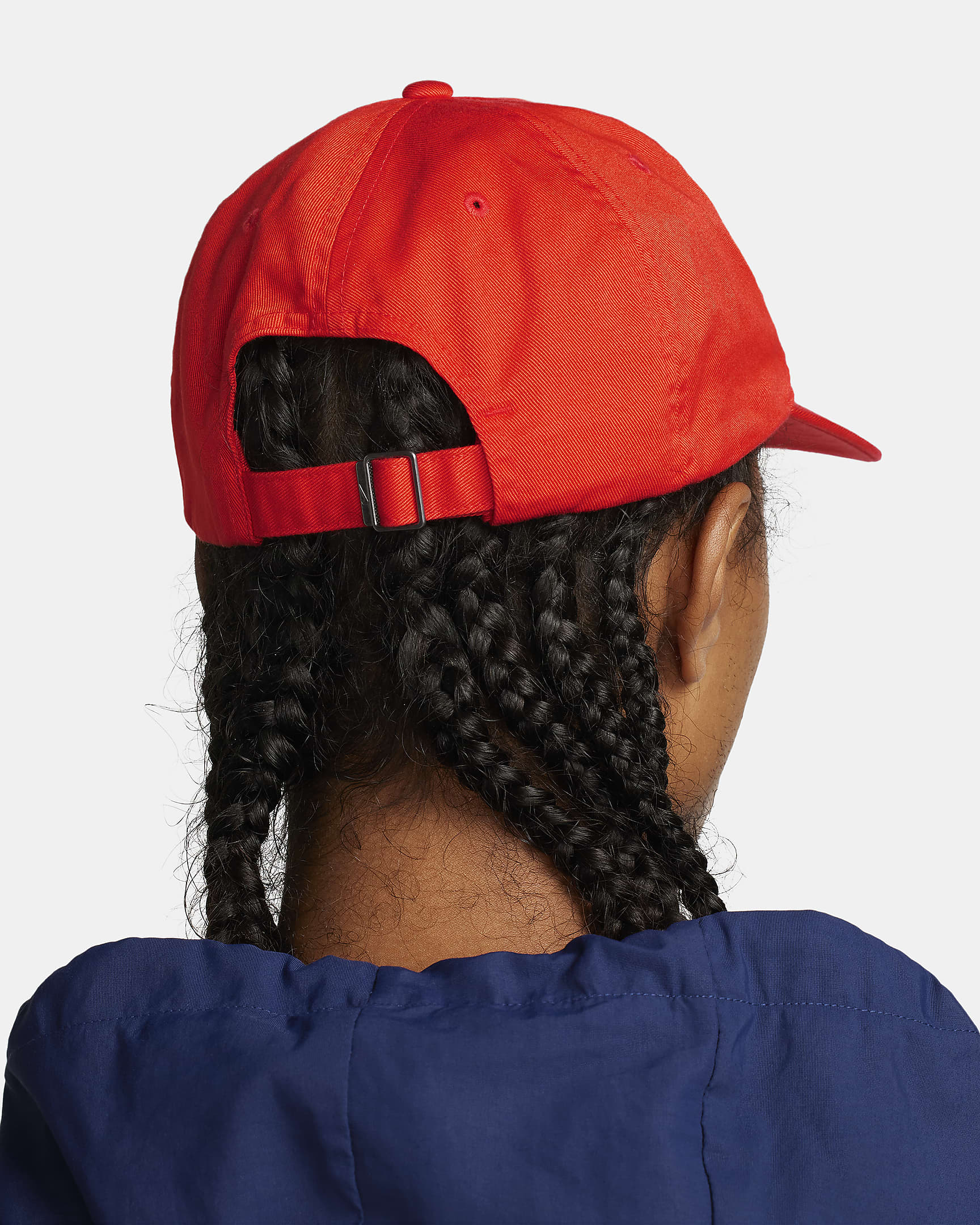 Cappello essenziale con visiera piatta Nike Club - Picante Red/Picante Red