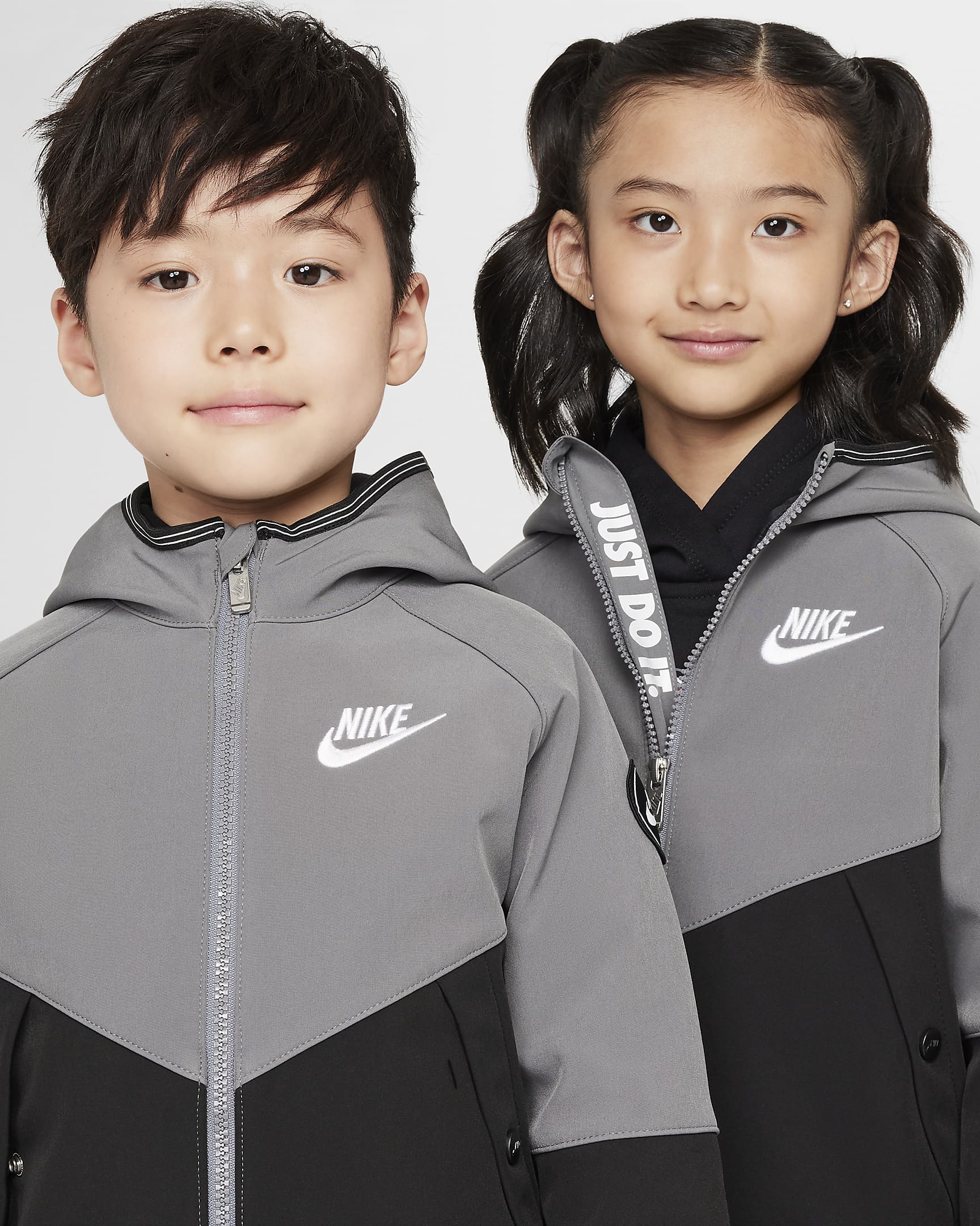 Chamarra ligera Futura para niños talla pequeña Nike - Gris humo