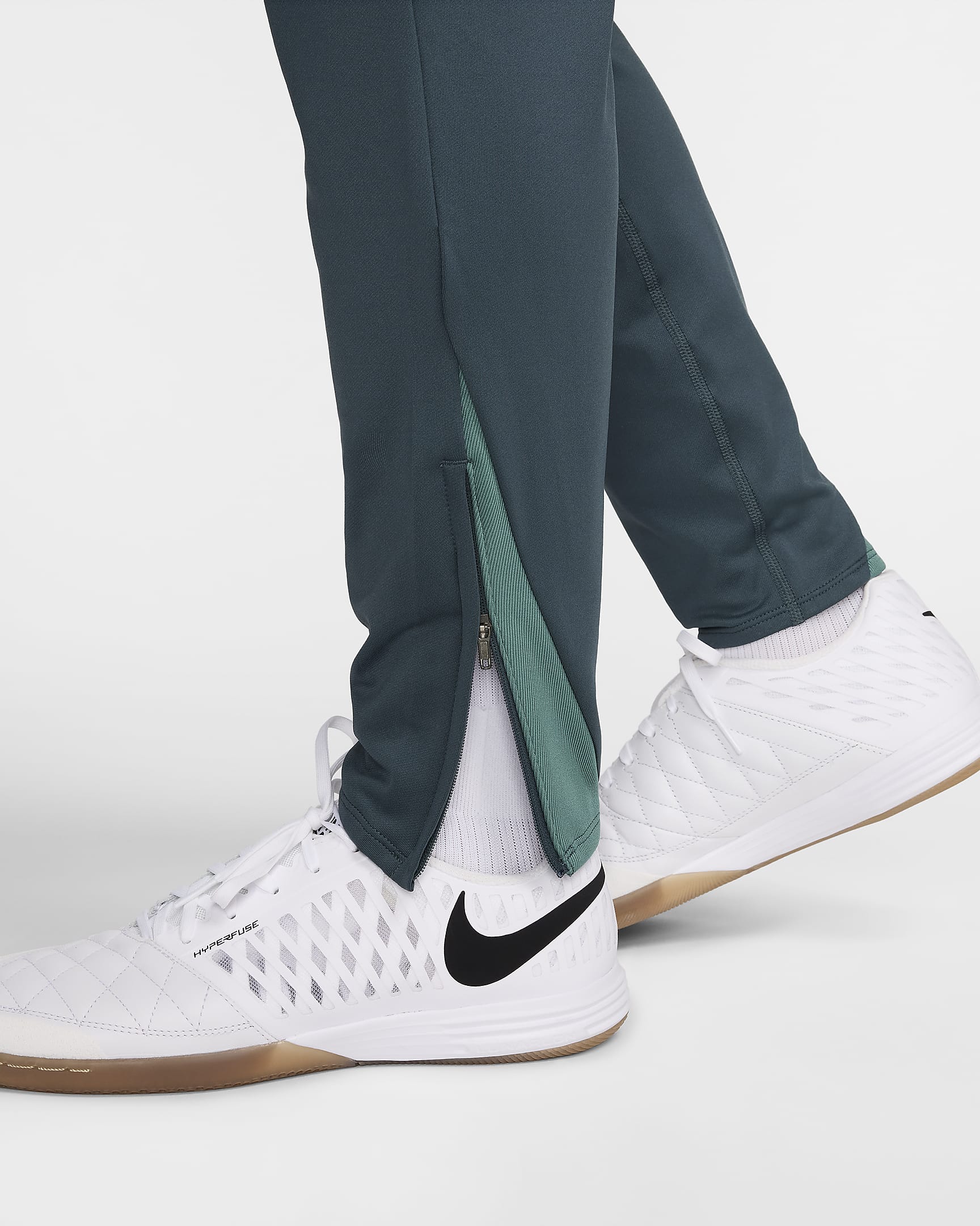 Pantaloni Nike Football Dri-FIT Tottenham Hotspur Strike da uomo – Terza - Faded Spruce/Bicoastal/Enamel Green