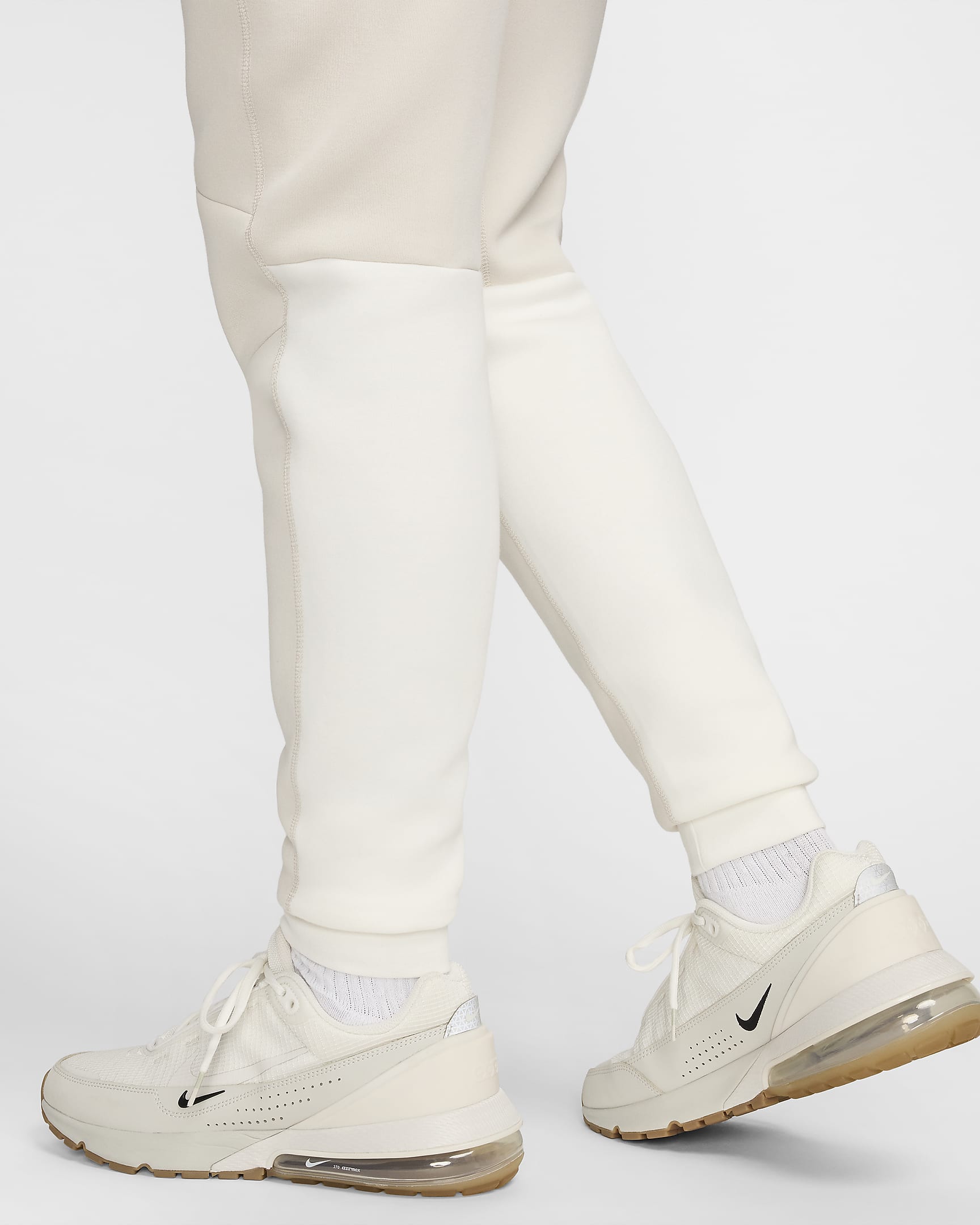 Pánské běžecké kalhoty Nike Sportswear Tech Fleece - Light Orewood Brown/Sail/Černá