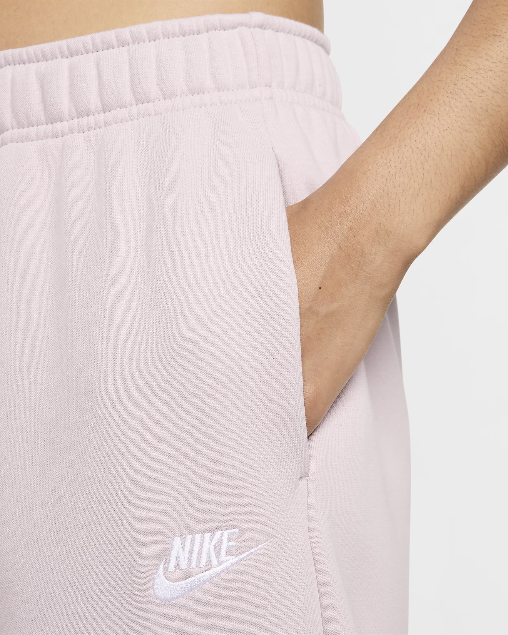 Pants de entrenamiento oversized de tiro medio para mujer Nike Sportswear Club Fleece - Violeta platino/Blanco