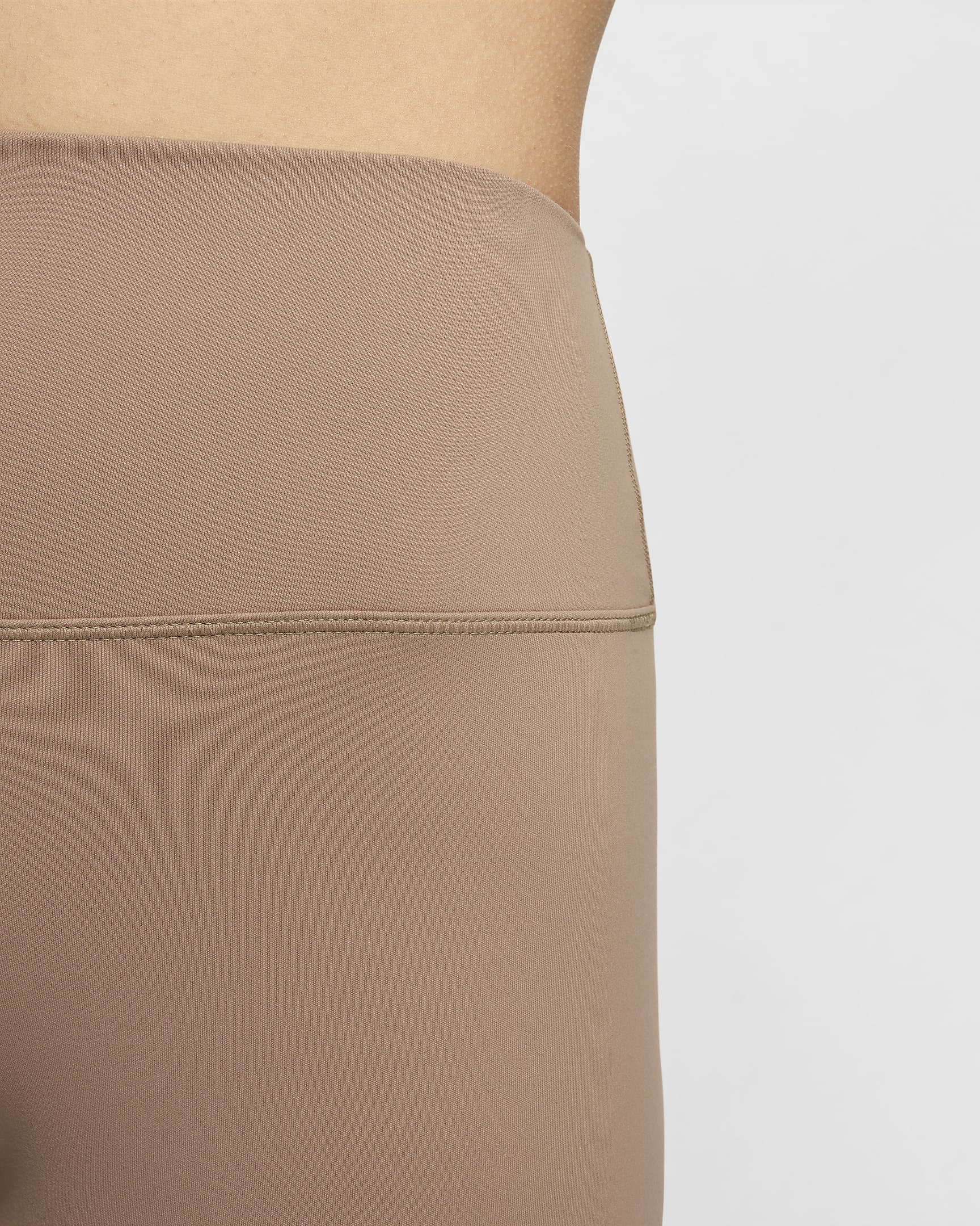 Nike One Bike Shorts mit hohem Taillenbund für Damen (ca. 20,5 cm) - Desert Dust/Schwarz