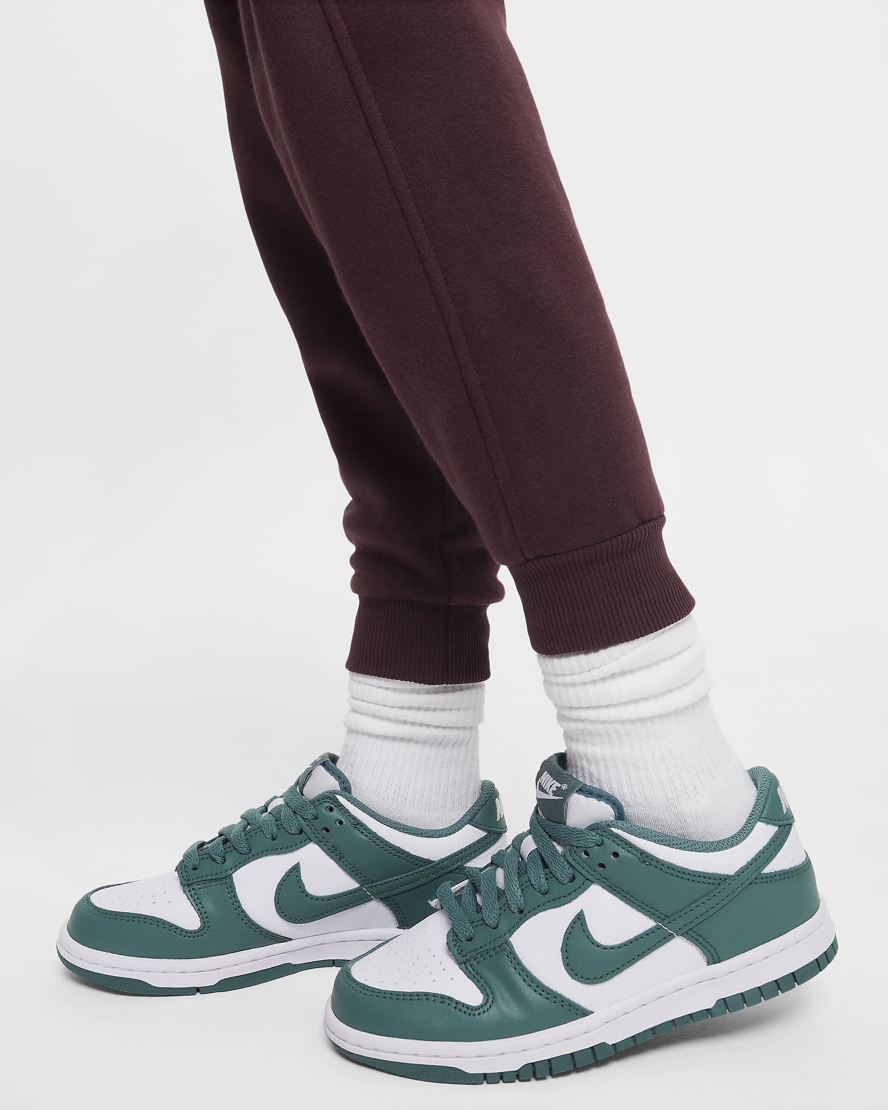 Nike Sportswear Club Fleece Older Kids' Joggers - Burgundy Crush/White