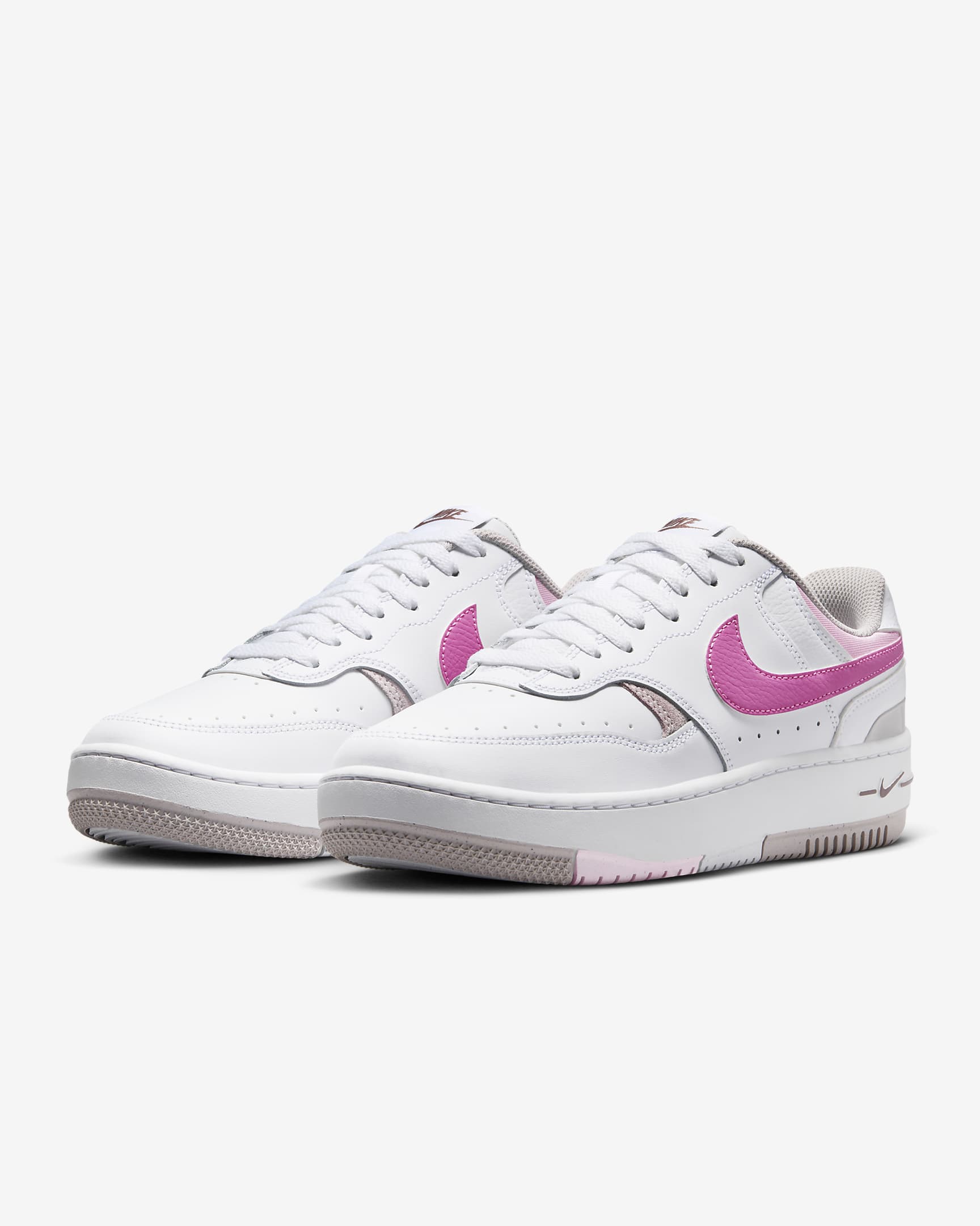 Chaussure Nike Gamma Force pour femme - Blanc/Platinum Violet/Pink Foam/Playful Pink