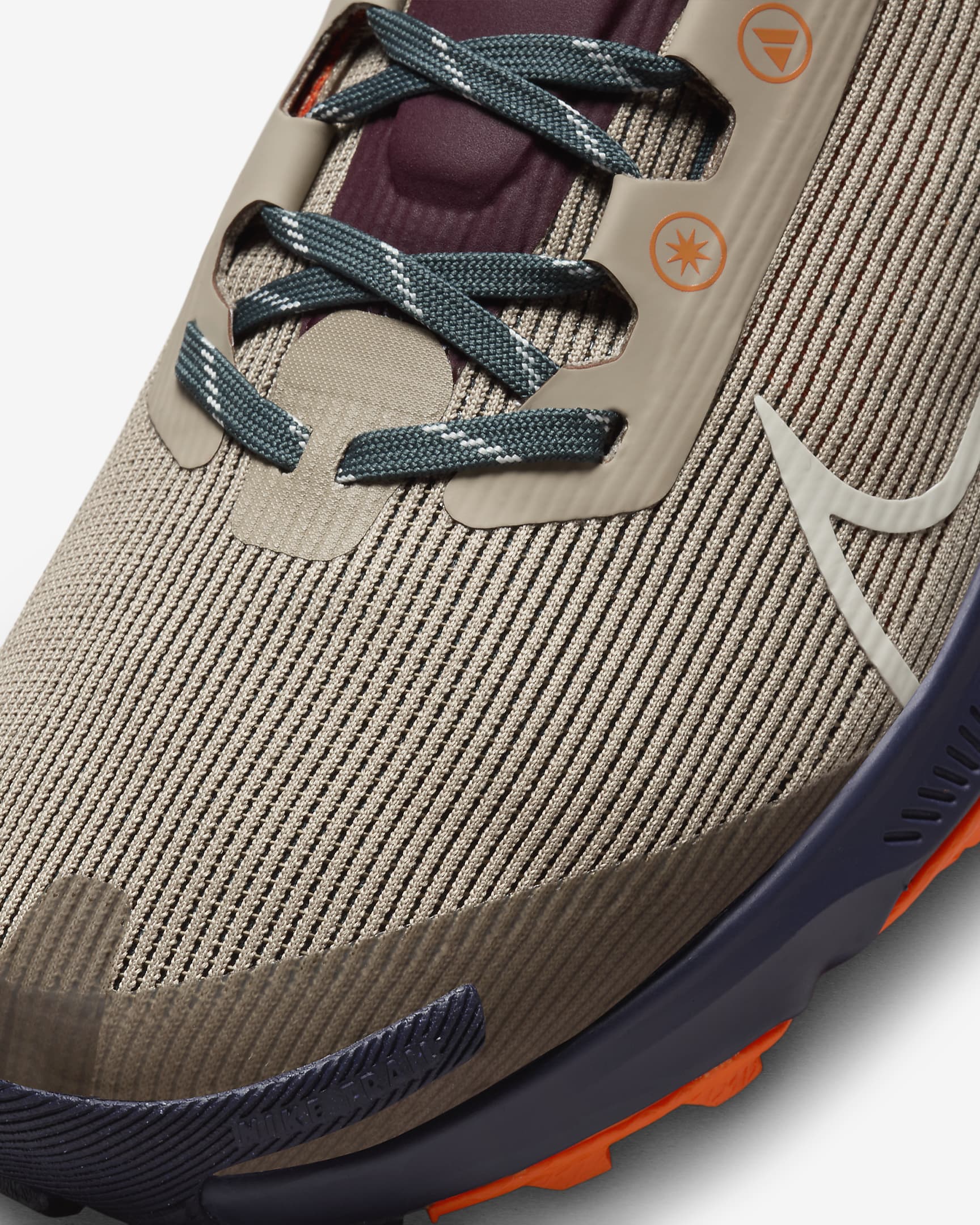 Nike Kiger 9 Men's TrailRunning Shoes. Nike CZ